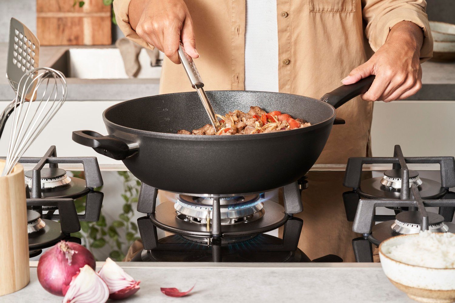 Fissler Wok Adamant®, Aluminium (1-tlg), induktionsgeeignet, kratzfeste Antihaft-Beschichtung, Made in Germany