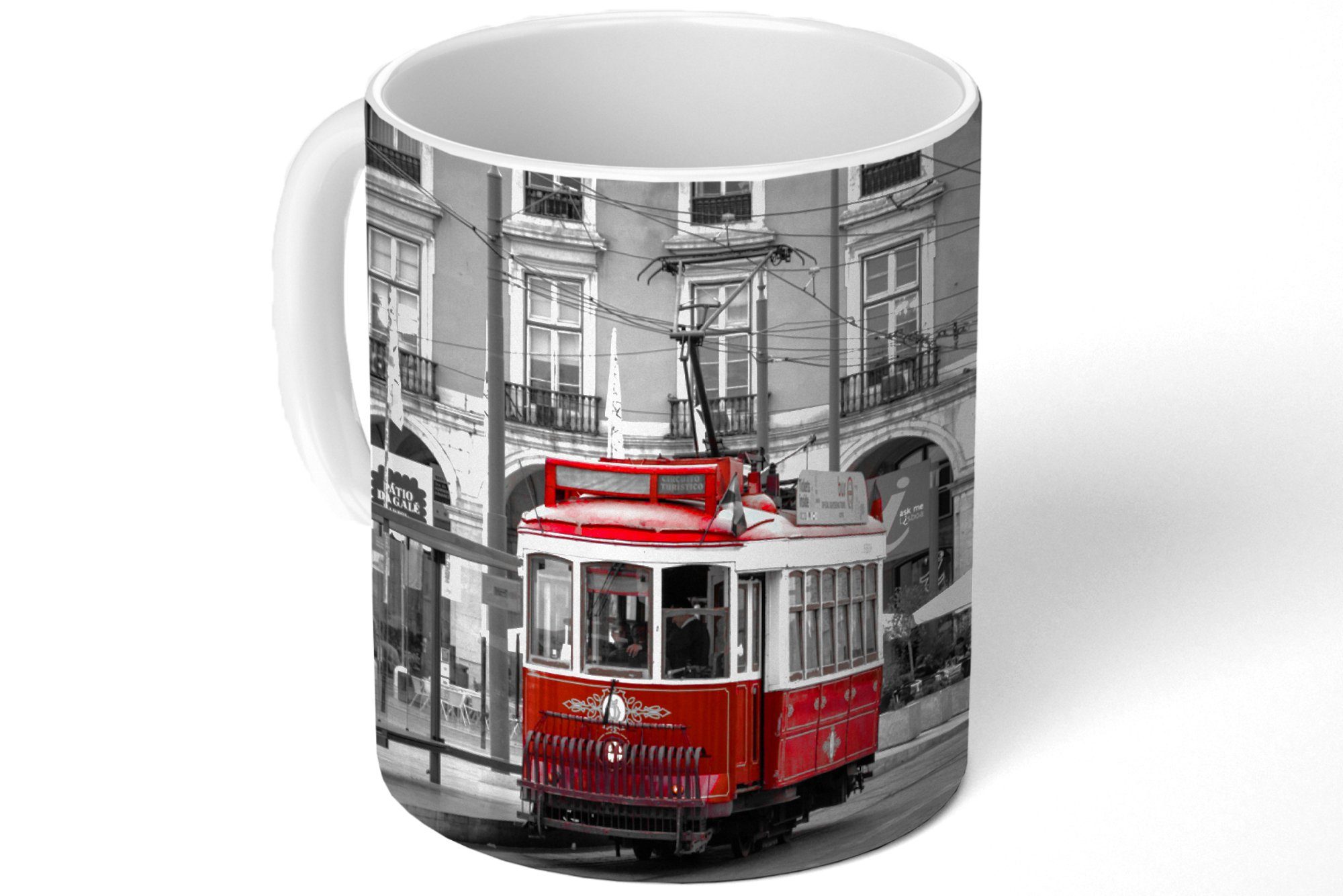 einer roten MuchoWow Kaffeetassen, Teetasse, Becher, mit Geschenk Schwarz-Weiß-Foto Straßenbahn, Tasse Keramik, Teetasse,