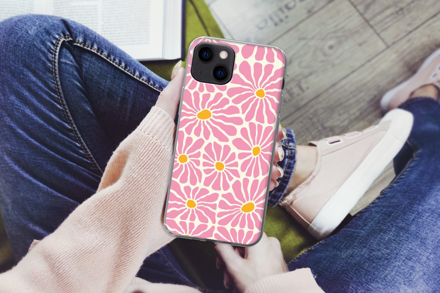 MuchoWow Handyhülle für Apple iPhone 13 Blumen - Muster - Rosa - Beige - Orange, Smartphone-Bumper, Print, Handy Schutzhülle Dünn