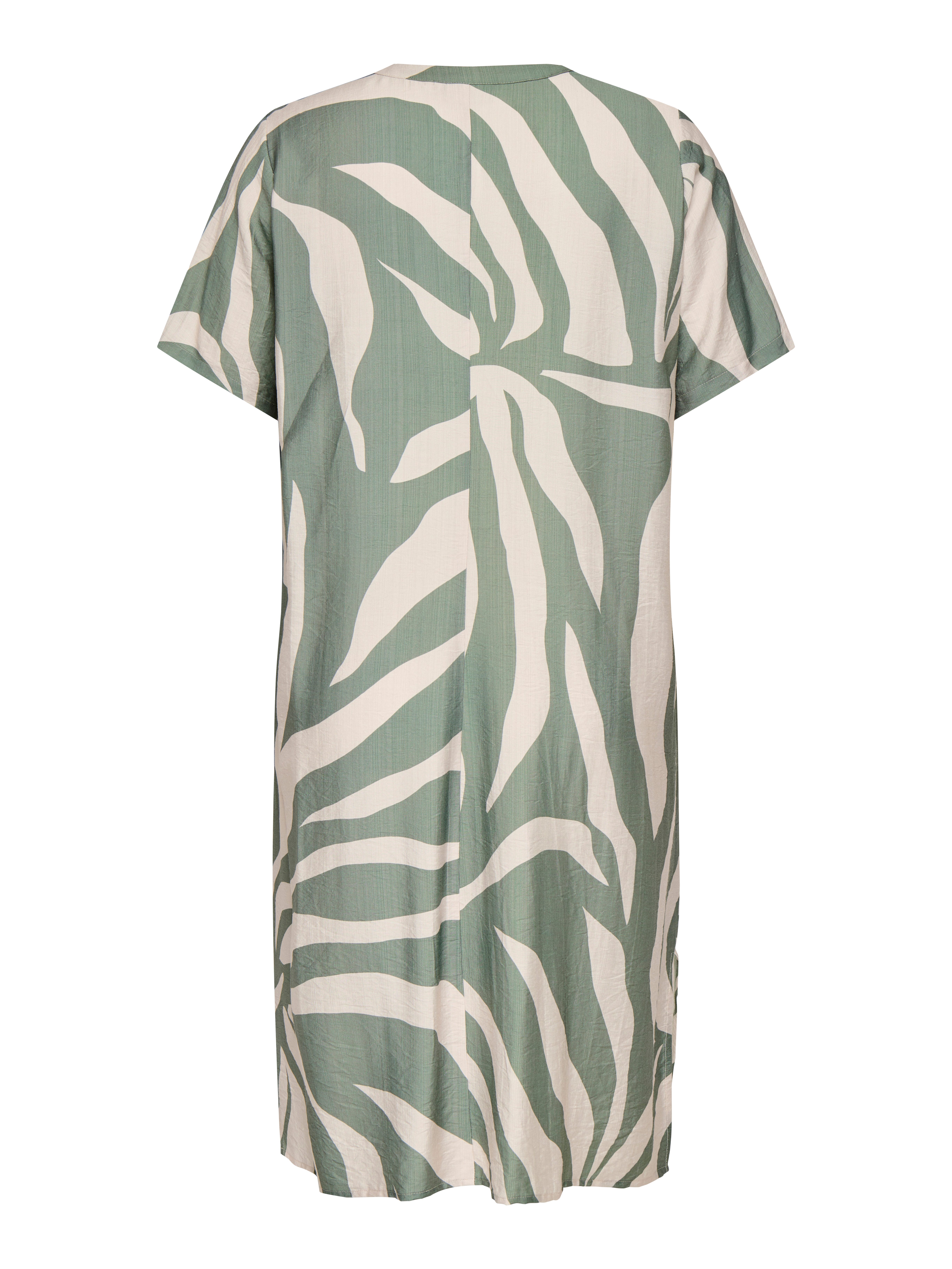 ONLY CARMAKOMA Sommerkleid CARSUSI S/S V-NECK KNEE DRESS WVN ZL mit Viskose günstig online kaufen