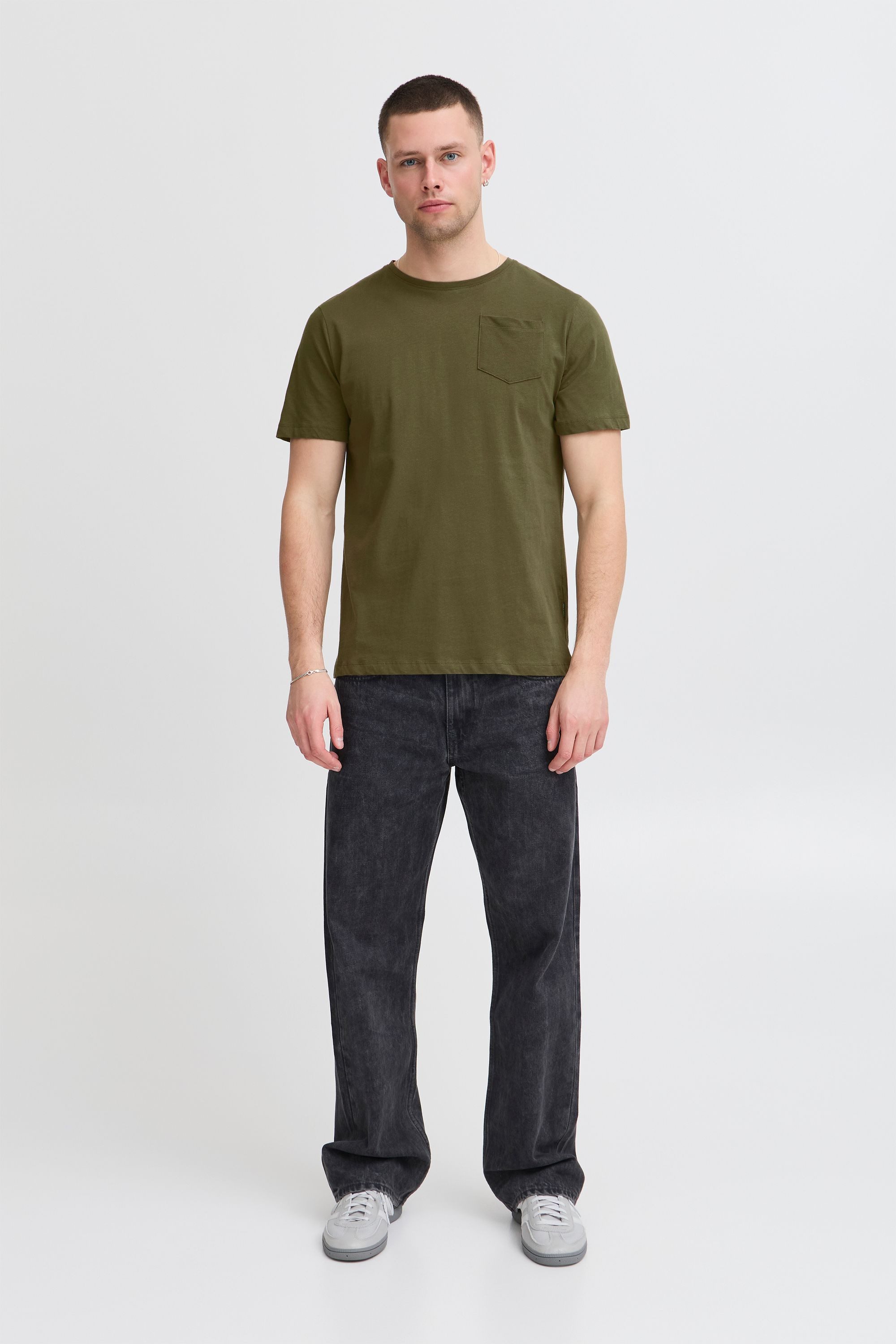 Blend Rundhalsshirt BHJago (1-tlg) Basic T-Shirt mit Rundhalsausschnitt und Brusttasche