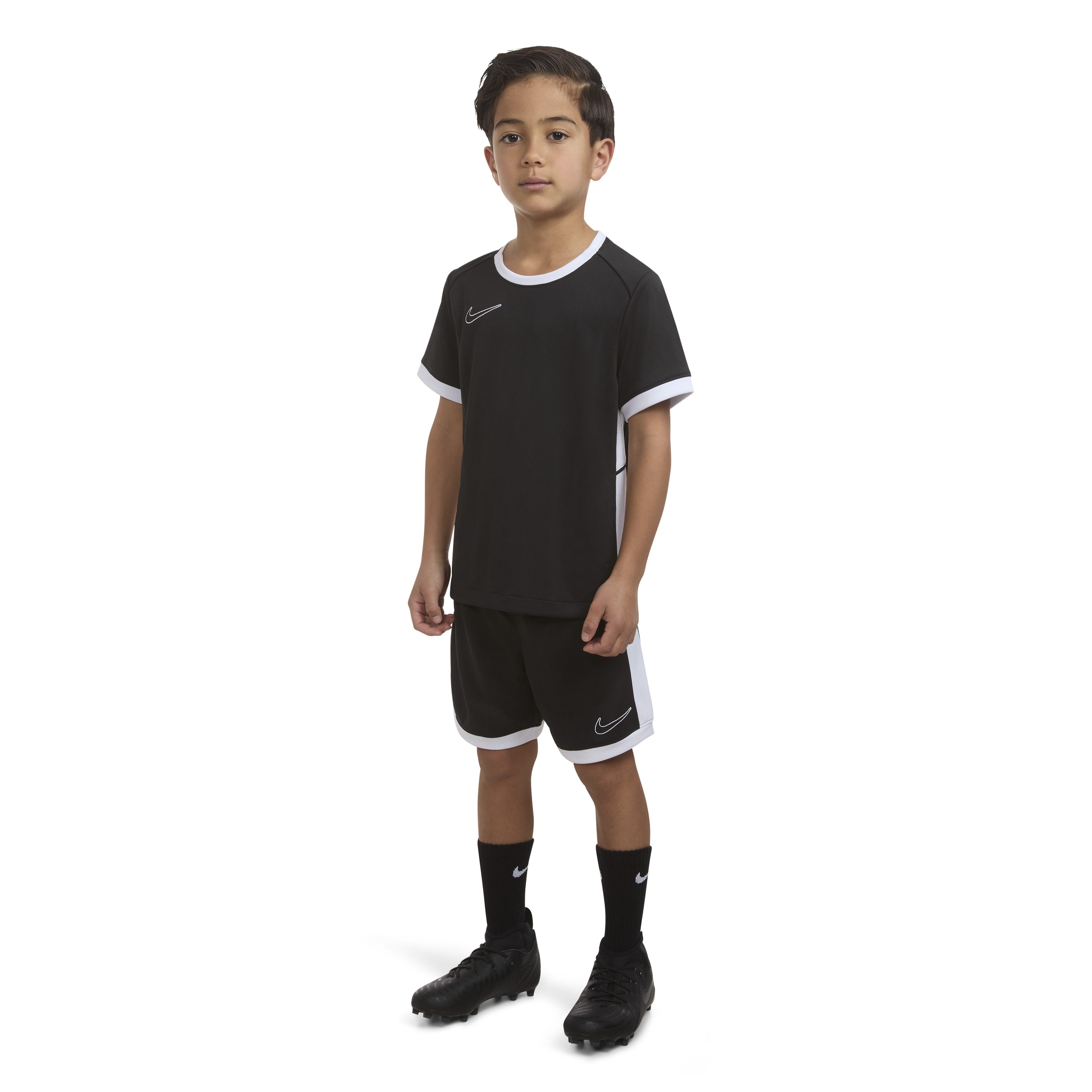 Nike Sportswear T-Shirt & Shorts NKB B NK ACADEMY SHORT SET (2-tlg) Set-Artikel aus 2 Teilen, T-Shirt und Shorts, sportlicher Stil