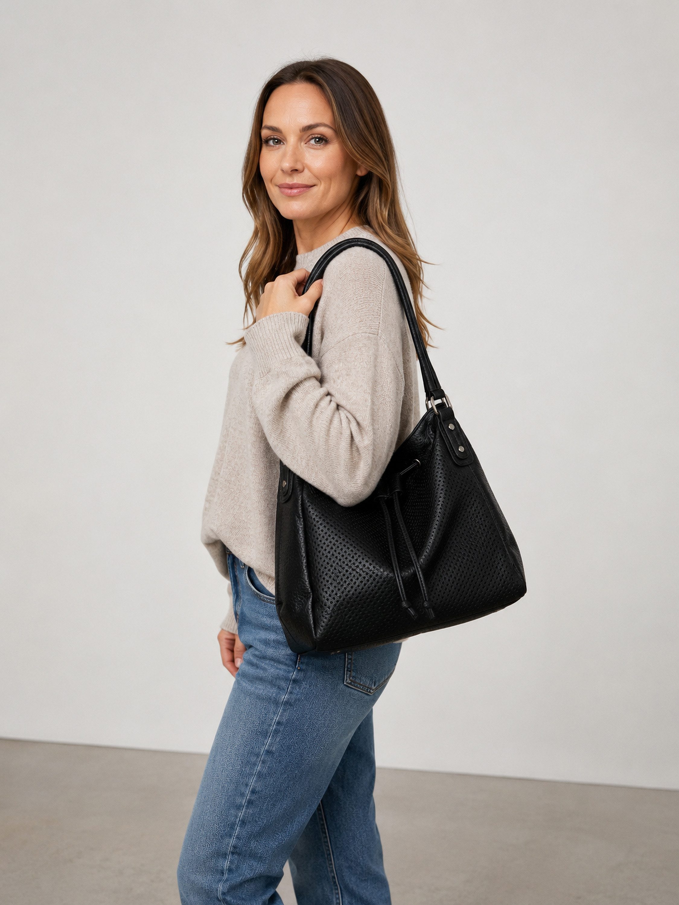 COLLEZIONE ALESSANDRO Schultertasche Sorrento, aus softem Material, XL-Format