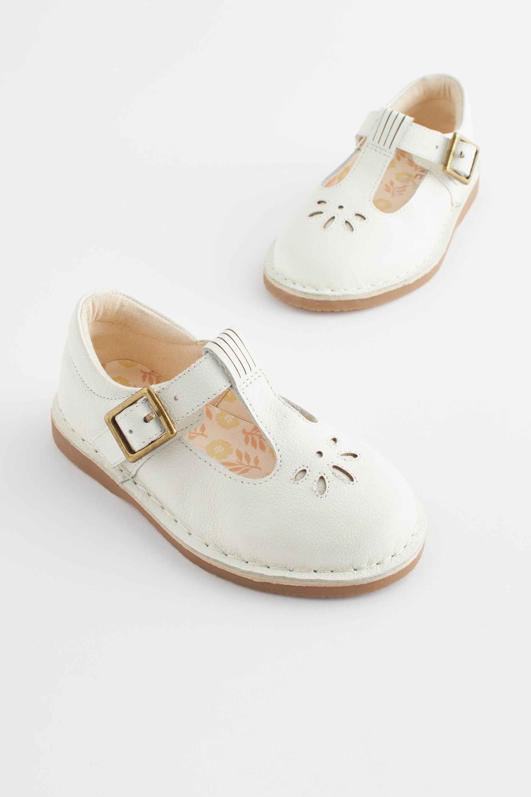 Next Lederschuh mit T-Steg T-Strap-Sandale (1-tlg) günstig online kaufen
