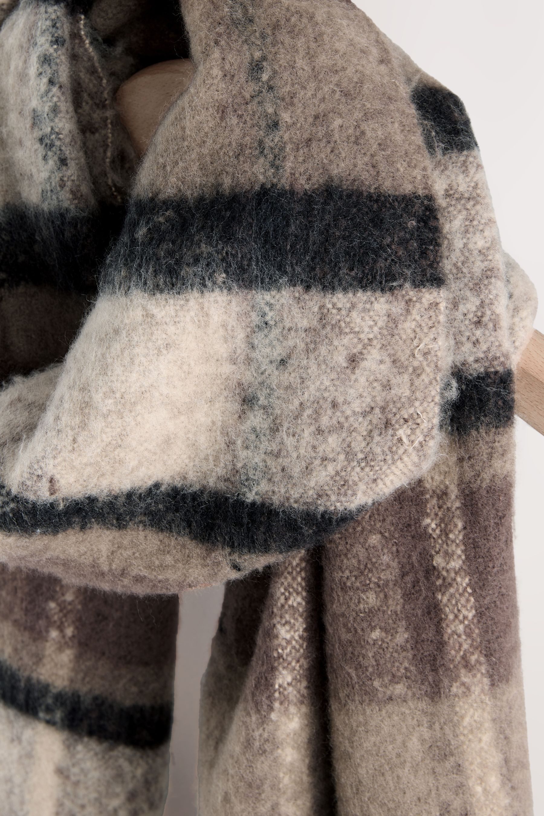 Next Schal Schwerer, angerauter Deckenschal, (1-St) günstig online kaufen