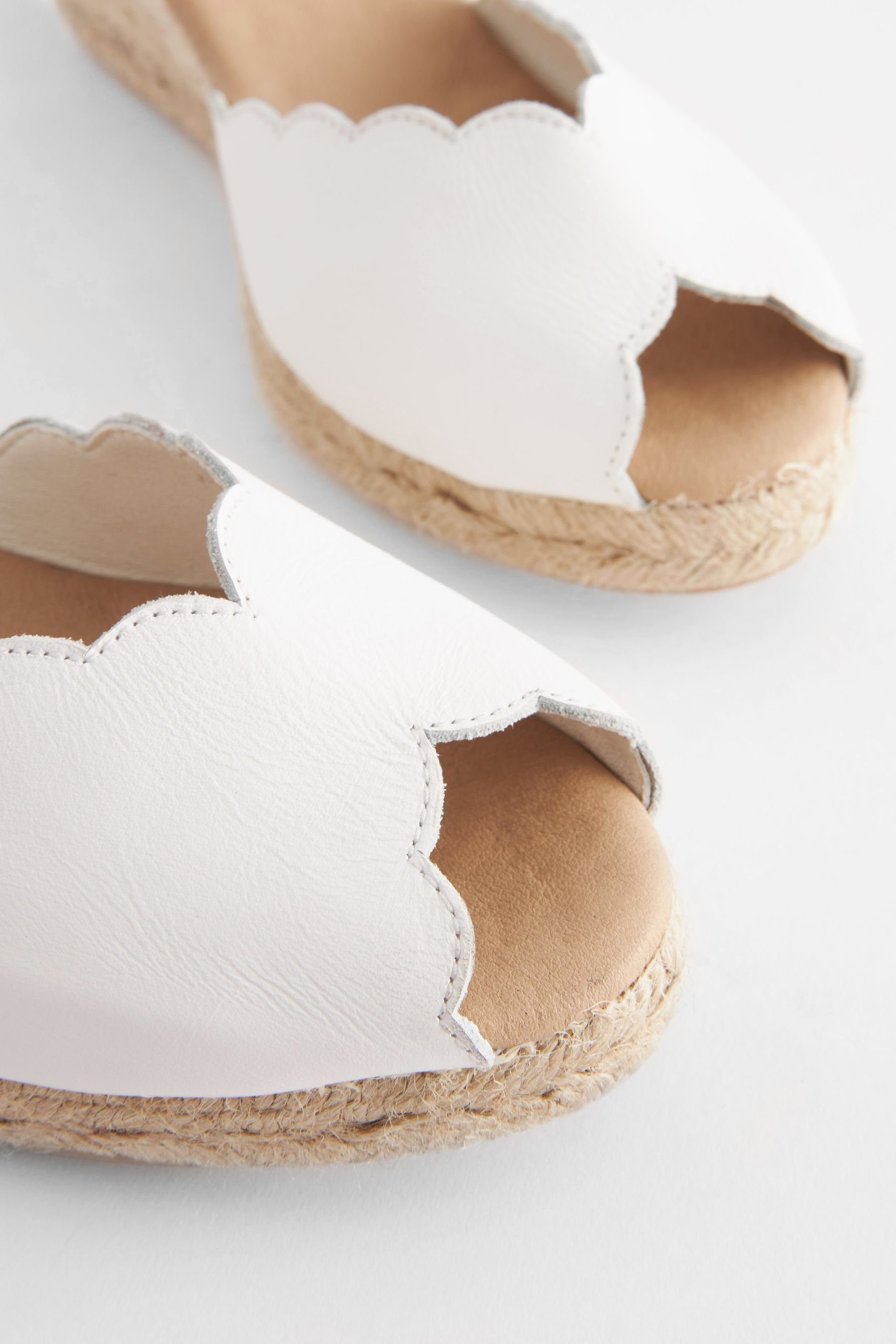 (1-tlg) Keilsandalette Comfort® mit White Next Forever Keilabsatz Peeptoe-Sandalen