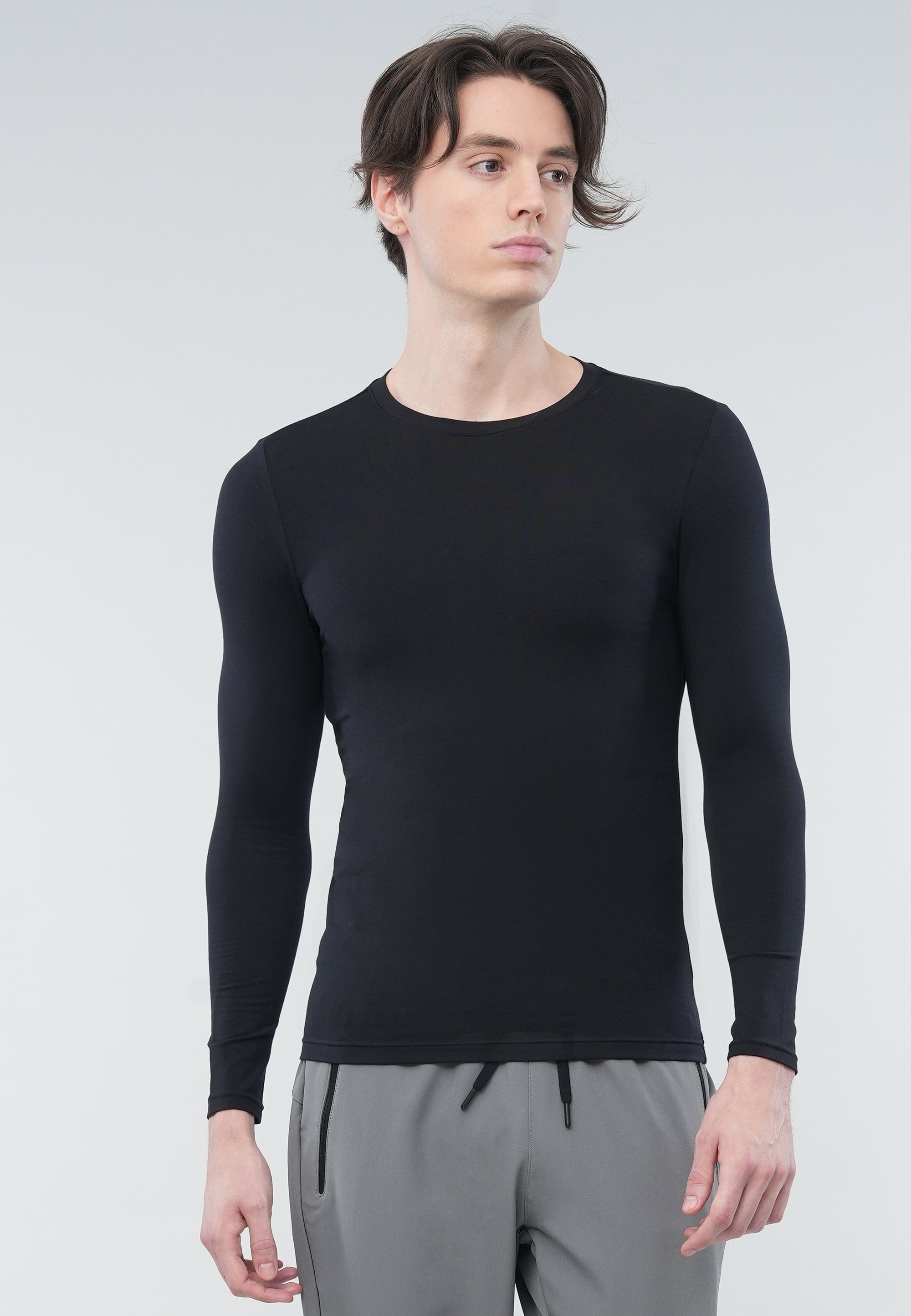 GIORDANO getragen mit zum Warmer Wintersport als Material, atmungsaktivem Baselayer werden Plus G Kann Funktionsshirt wunderbar