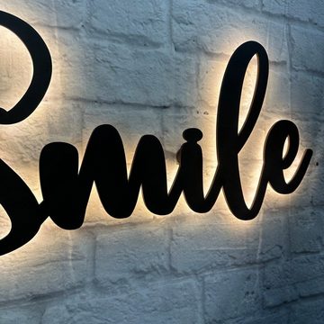 WoodFriends Wandbild Smile Schriftzug mit LED Beleuchtung Geschenk für Geburtstag Wanddeko