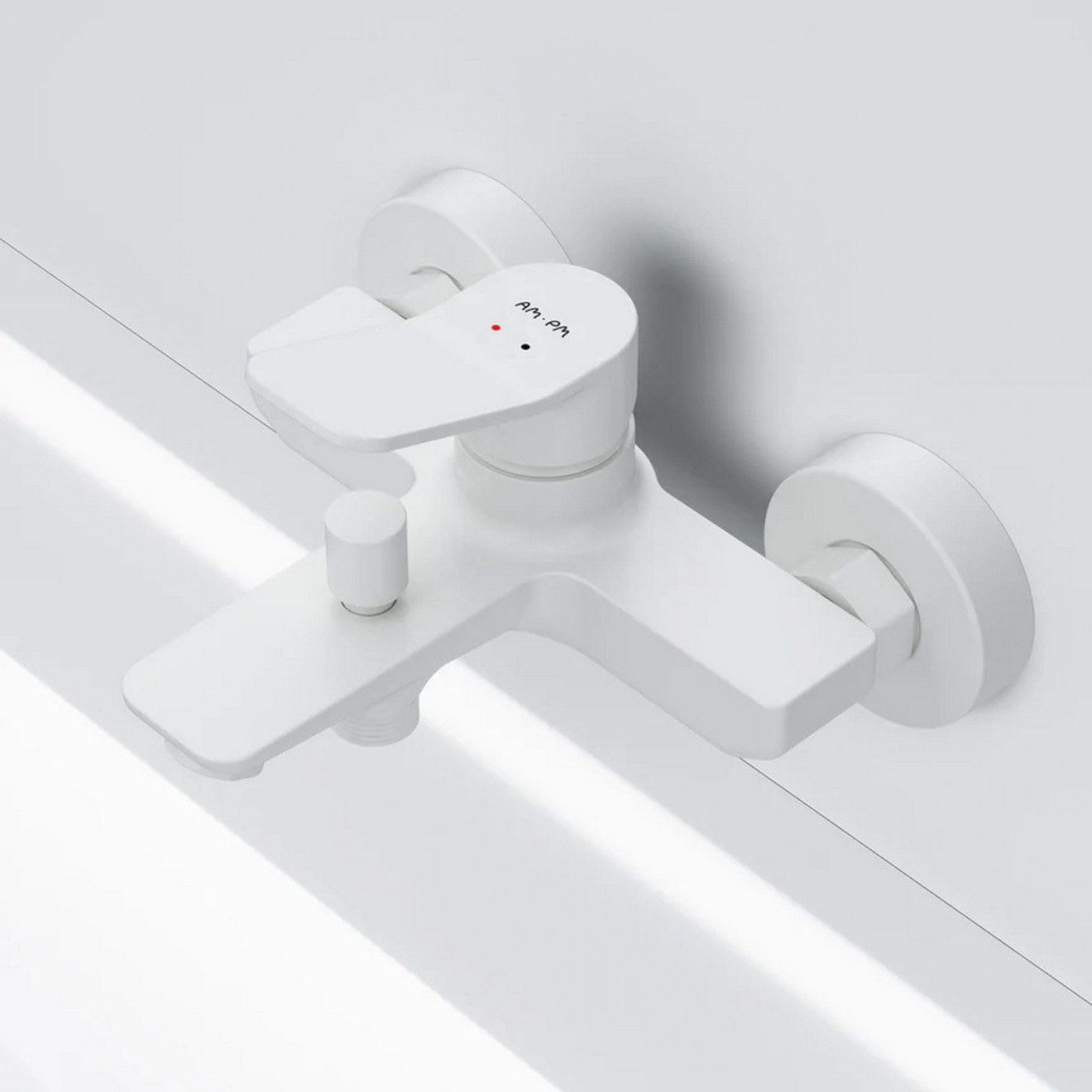 AM.PM Badarmatur Bad Armatur Wannenarmatur X-JOY Mischbatterie Wasserhahn Badewanne (Badezimmerarmatur Badewannenarmatur mit Duschschlauchanschluss Weiß, Einhebelmischer mit Auslauf) inkl. 2 x Abdeckrosetten
