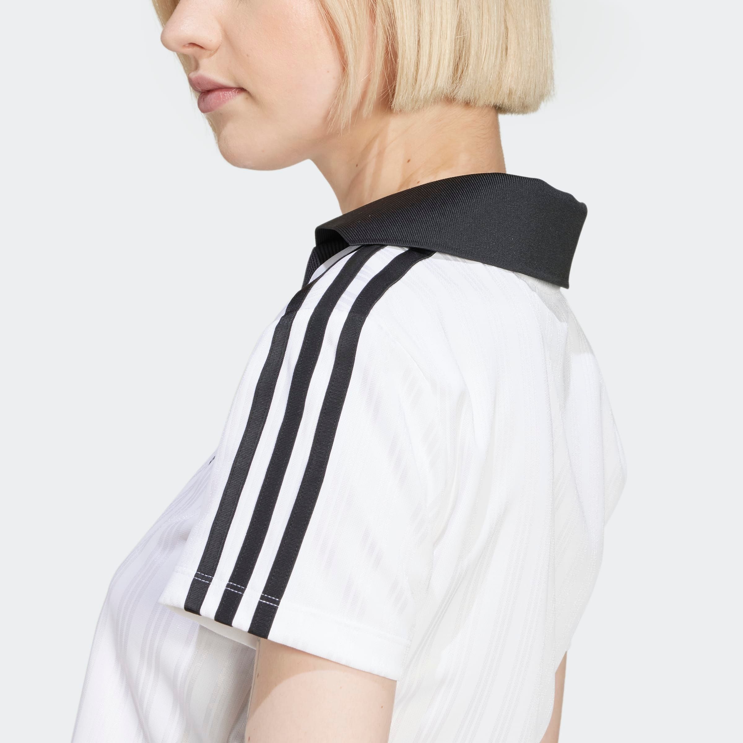 adidas Originals Poloshirt ADICOLOR JACQUARD V-NECK CROP kastiger Schnitt, gecroppte Länge, 3-Streifen an den Ärmeln