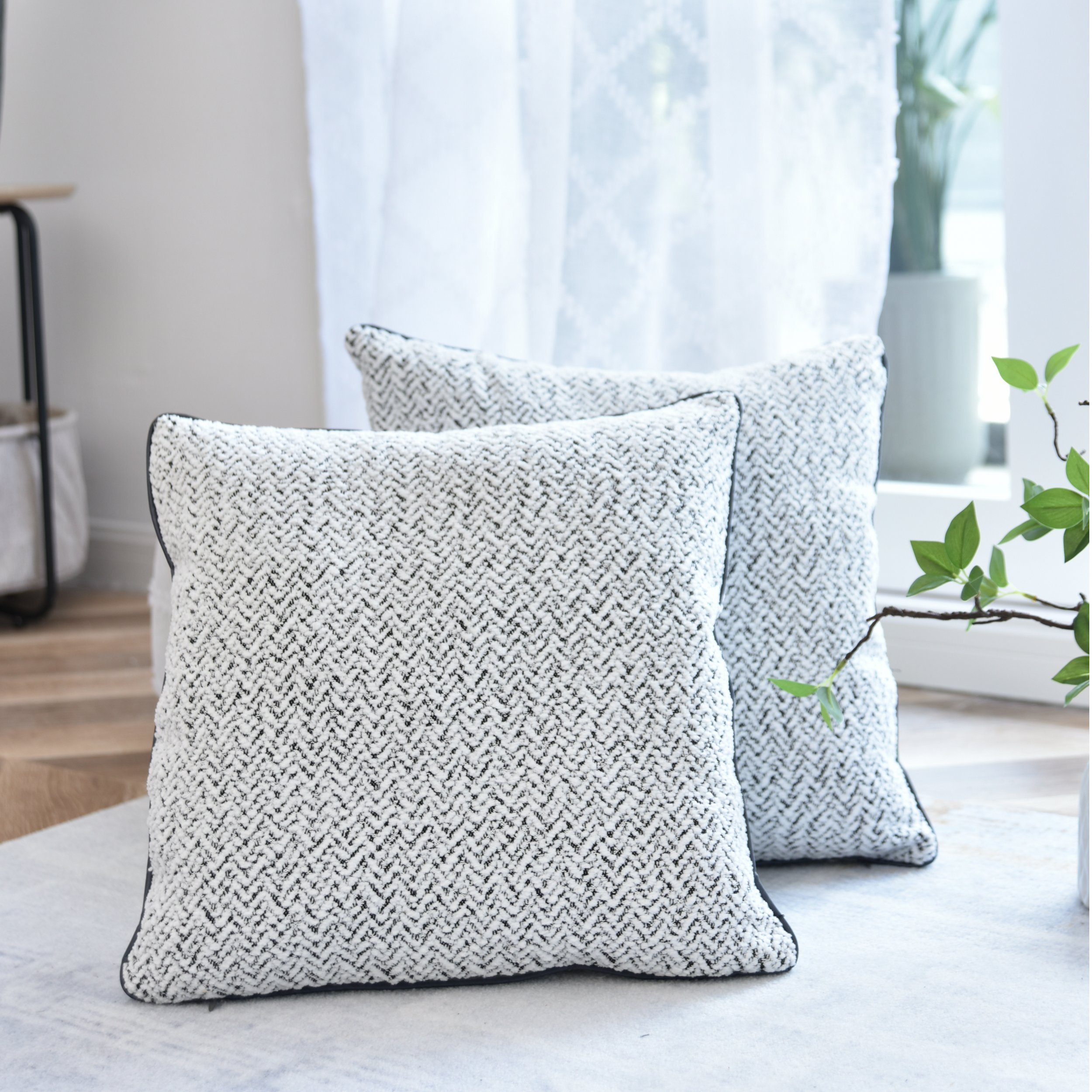 Gardinenbox Dekokissen, Chenille Bouclé-Optik Schwarzer Paspelierung 202333 günstig online kaufen