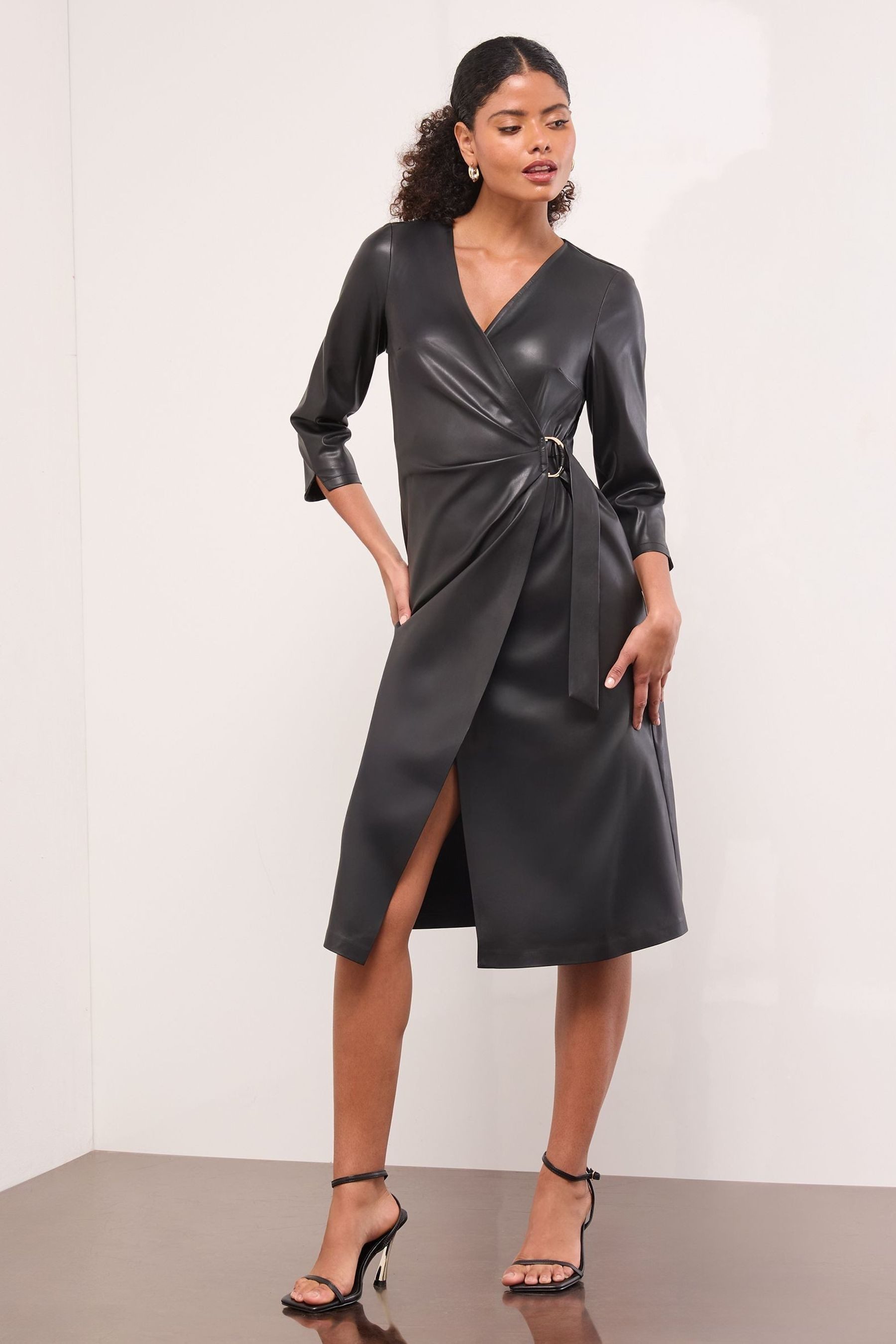 LIPSY Midikleid Lipsy Wickelkleid in Midilänge, Kurzgröße (1-tlg) günstig online kaufen