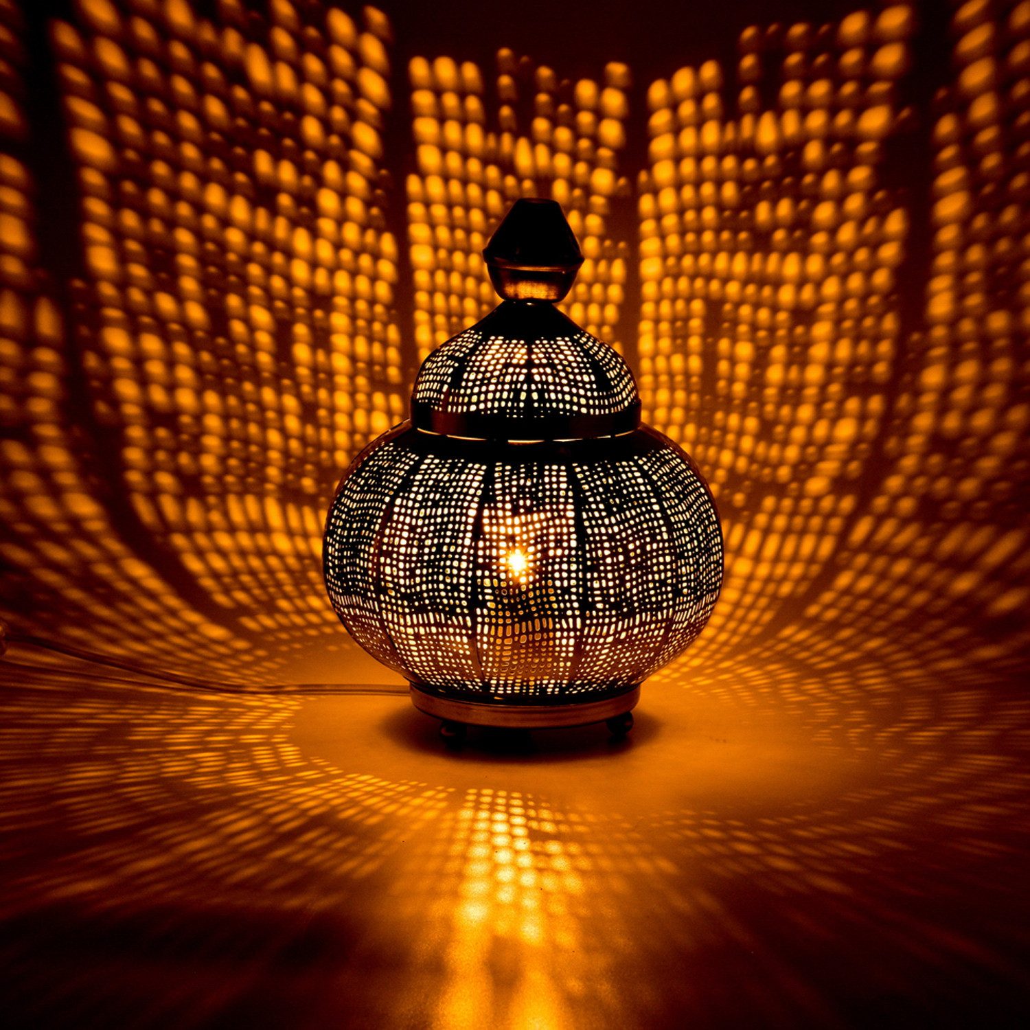 Marrakesch Orient & Mediterran Interior Nachttischlampe Orientalische Deko Tischlampe Nachttischlampe Lampe Jamala Silber, Leuchtmittel nicht im Lieferumfang enthalten, Handarbeit