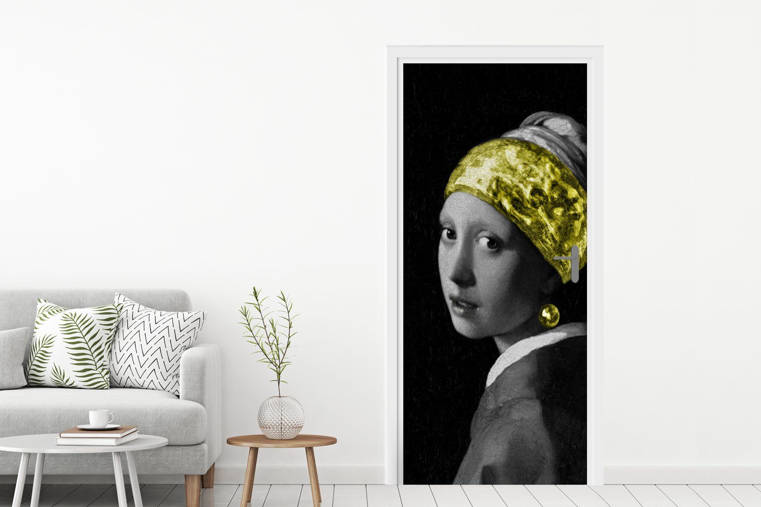 Türtapete MuchoWow Mädchen Schwarz 75x205 - mit Fototapete Türaufkleber, bedruckt, St), Gold, cm Perlenohrring für - (1 Tür, einem Matt,