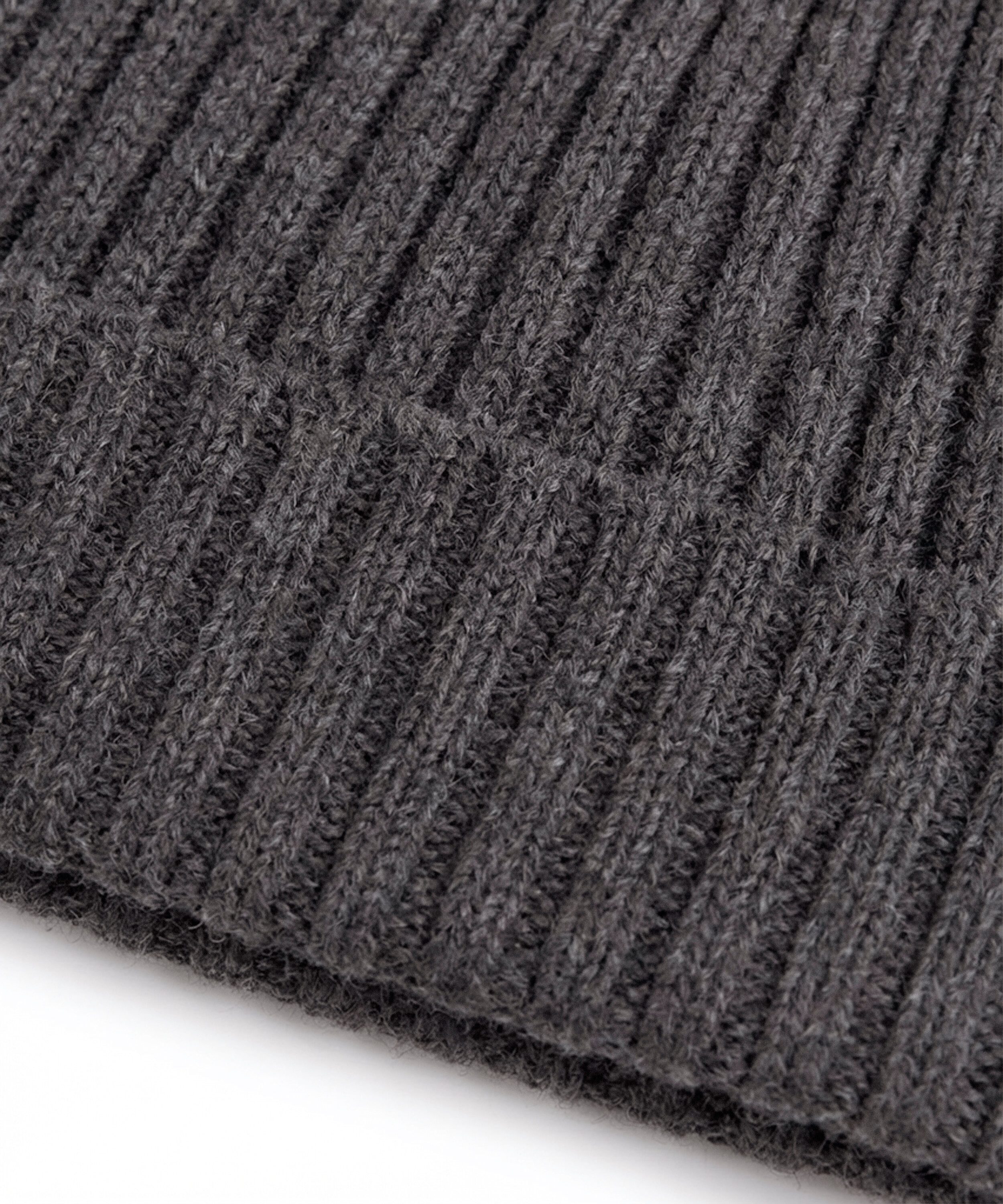 FALKE Strickmütze Mütze aus reiner, extrafeiner Merinowolle (1-St) aus reiner, extrafeiner Merinowolle