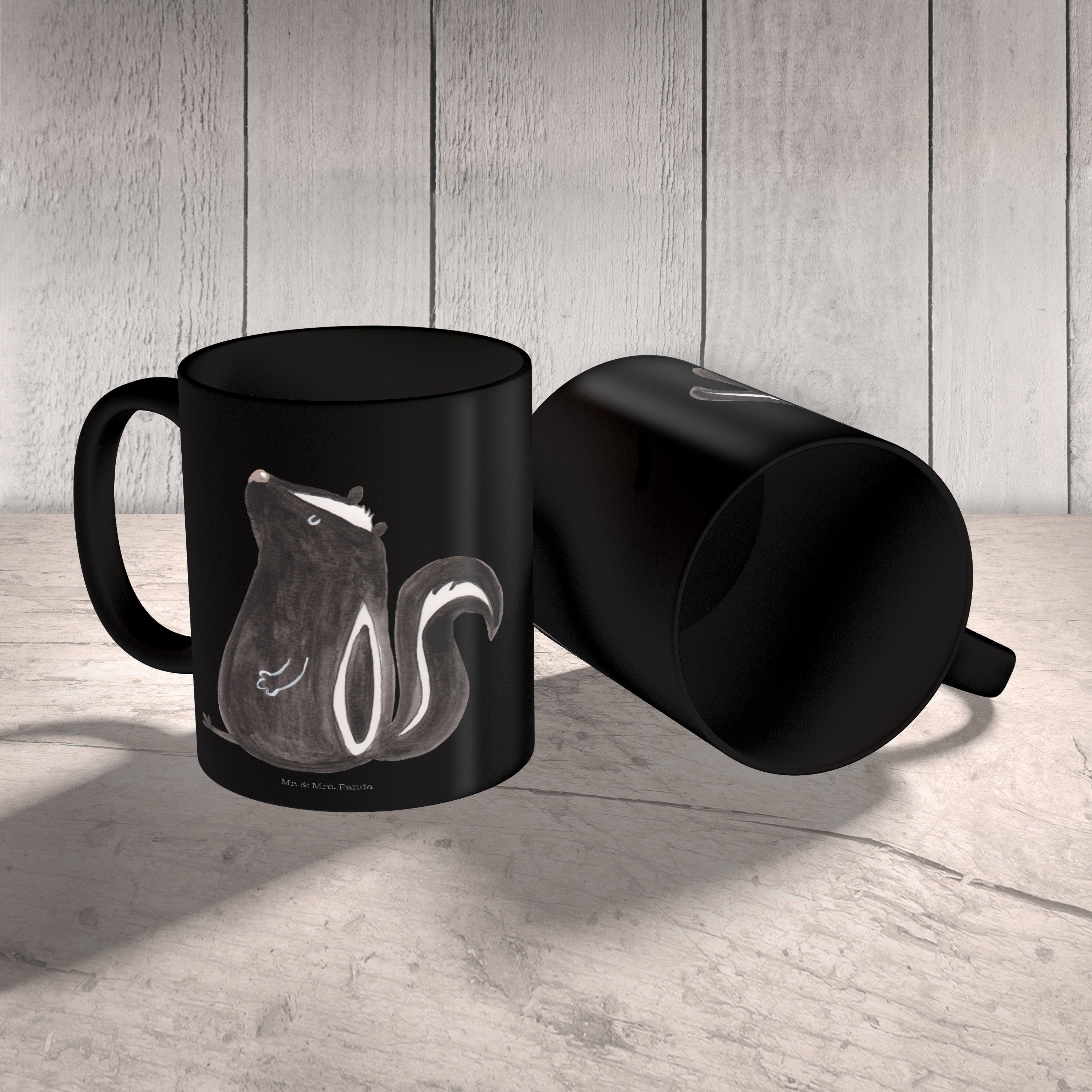 Mr. & Mrs. Panda Skunk, - Tass, Schwarz Tasse Schwarz Keramik Kaffeetasse, Geschenk, Stinktier Büro sitzend 