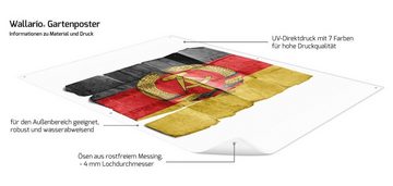 Wallario Sichtschutzzaunmatten DDR Flagge auf altem Papier - schwarz rot gold