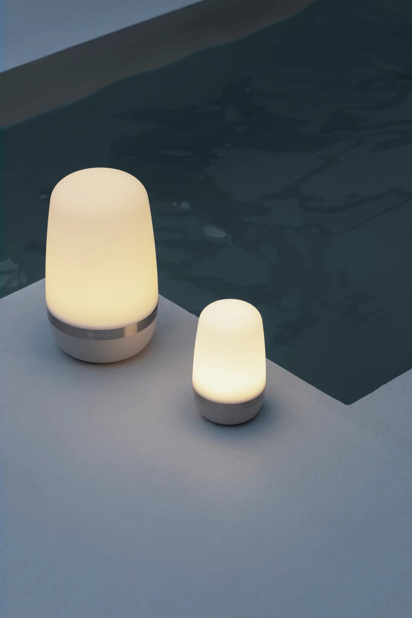 blomus LED Laterne -SPIRIT- Outdoor LED Leuchte: Designlampe für den Außenbereich, Dimmbar, LED fest integriert, Warmweiß, Neutralweiß, Kaltweiß, Akku aufladbar – Bild 2 von 5