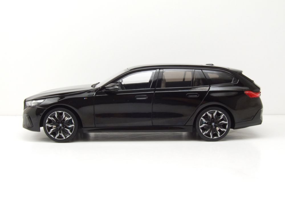 Minichamps Modellauto BMW i5 M60 Touring Kombi 2024 schwarz metallic, Maßstab 1:18