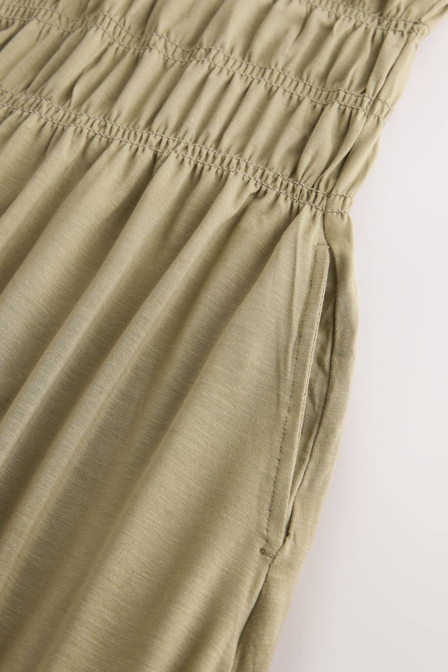 Next Midikleid Gesmoktes Minikleid mit dünnen Trägern (1-tlg)