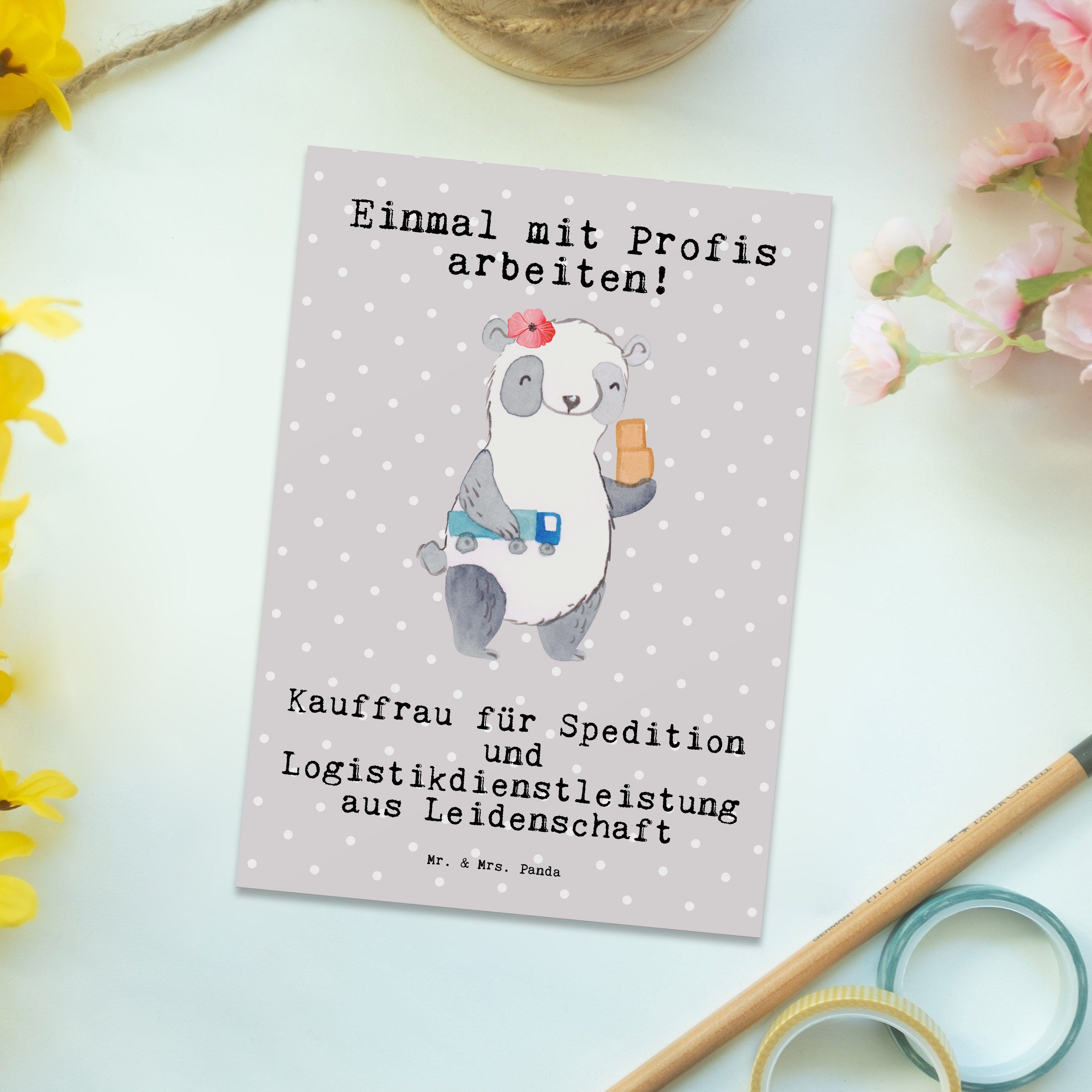 Mr. & Mrs. Panda Postkarte Kauffrau für Spedition und Logistikdienstleistung aus Leidenschaft - Grau Pastell