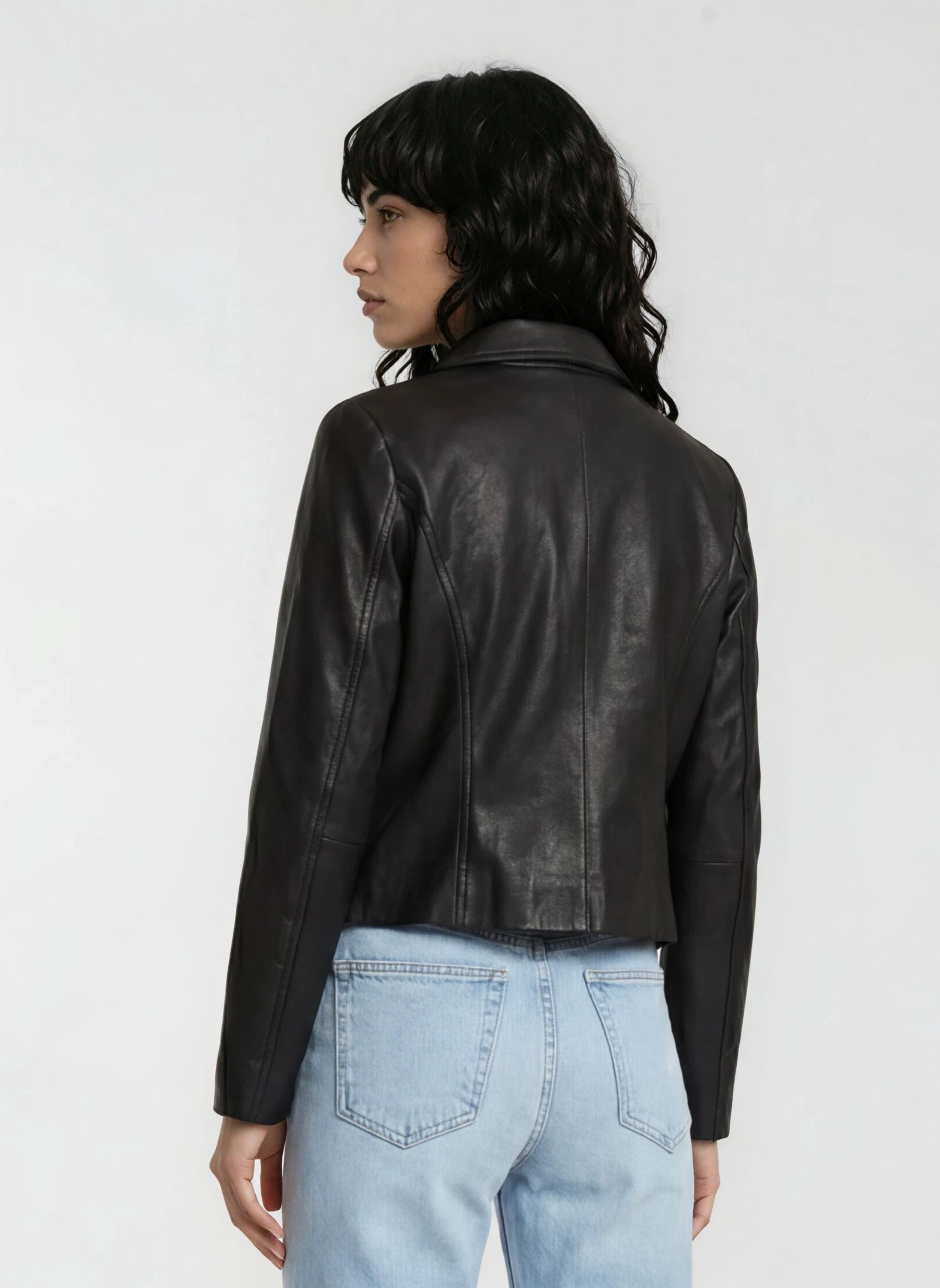trueprodigy Lederjacke Pina feminine Passform mit klassischen Hemdkragen