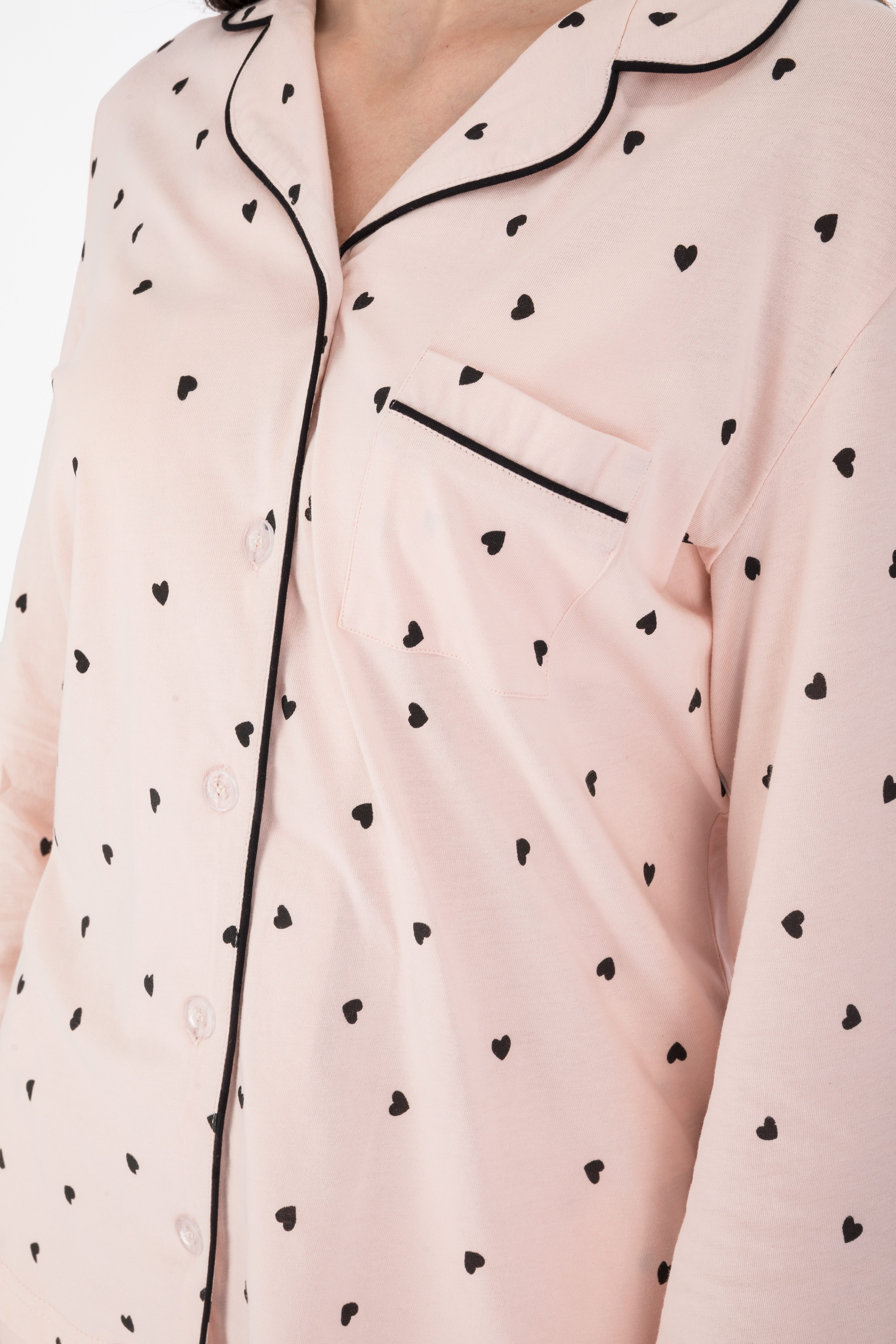 SNOOZE OFF Pyjama Schlafanzug in zartem rosa-beige mit schwarzen Herzen (2 tlg., 1 Stück) und Kontrastpaspeldetails
