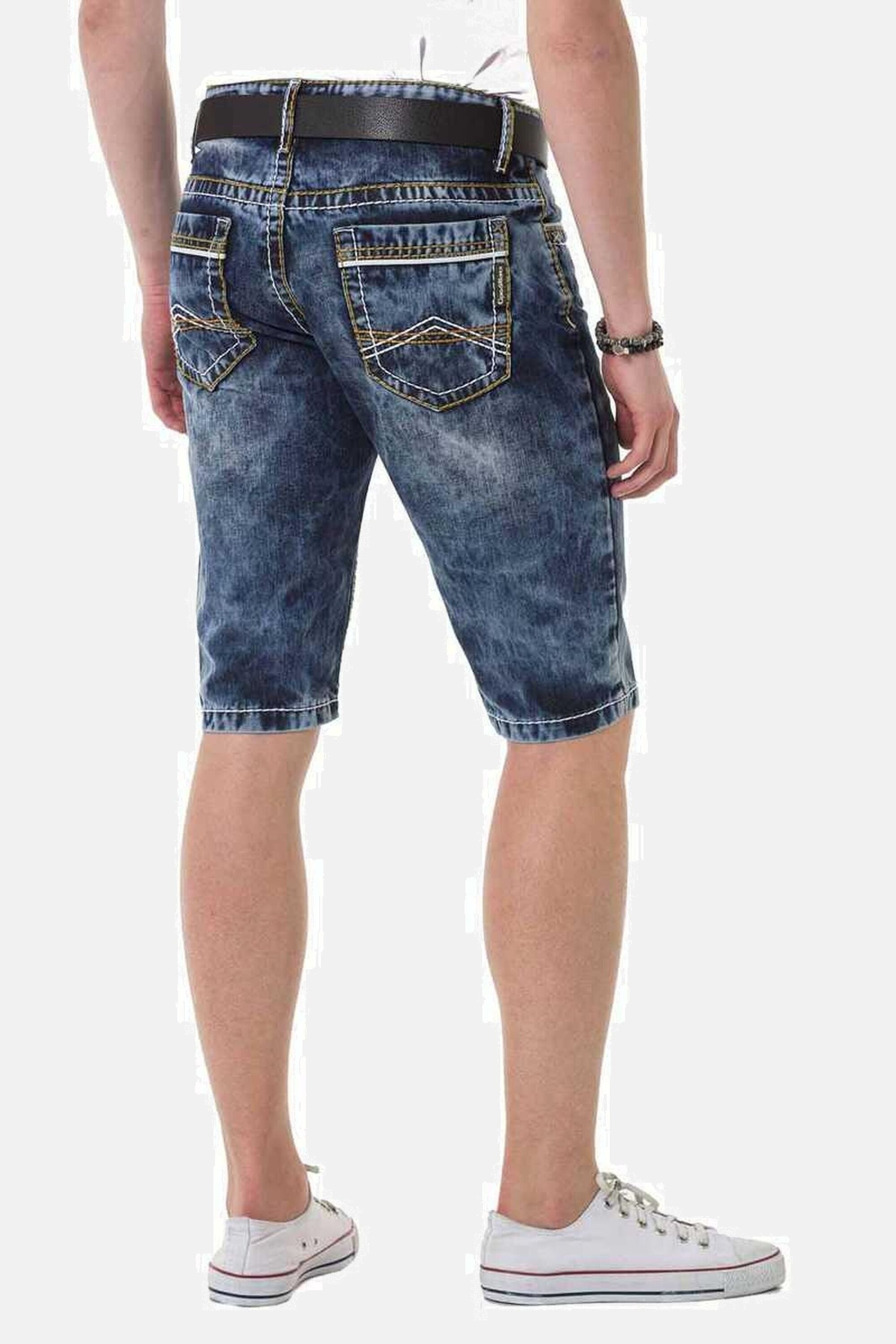 Cipo & Baxx Jeansbermudas Bermuda & Short mit stylishen Kontrastnähten, CK268