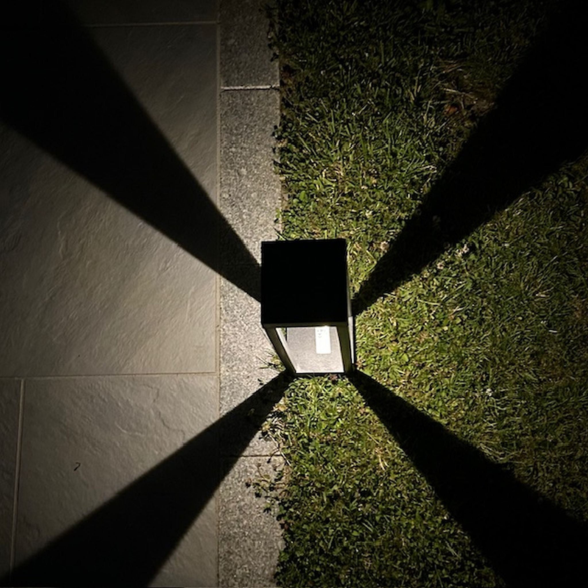 Home4Living LED Solarleuchte Solar-Leuchte Solarlampe schwarz LED IP44 indirektes Licht, Dämmerungssensor, inkl. LED, Dekorativ
