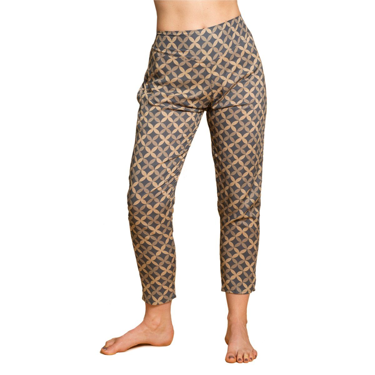 PANASIAM Stoffhose Carrot Pants geometrix aus 100% Baumwolle Damenhose mit japanischen Mustern oder heiliger Geometrie bedruckt bequeme Sommerhose Shippo blau