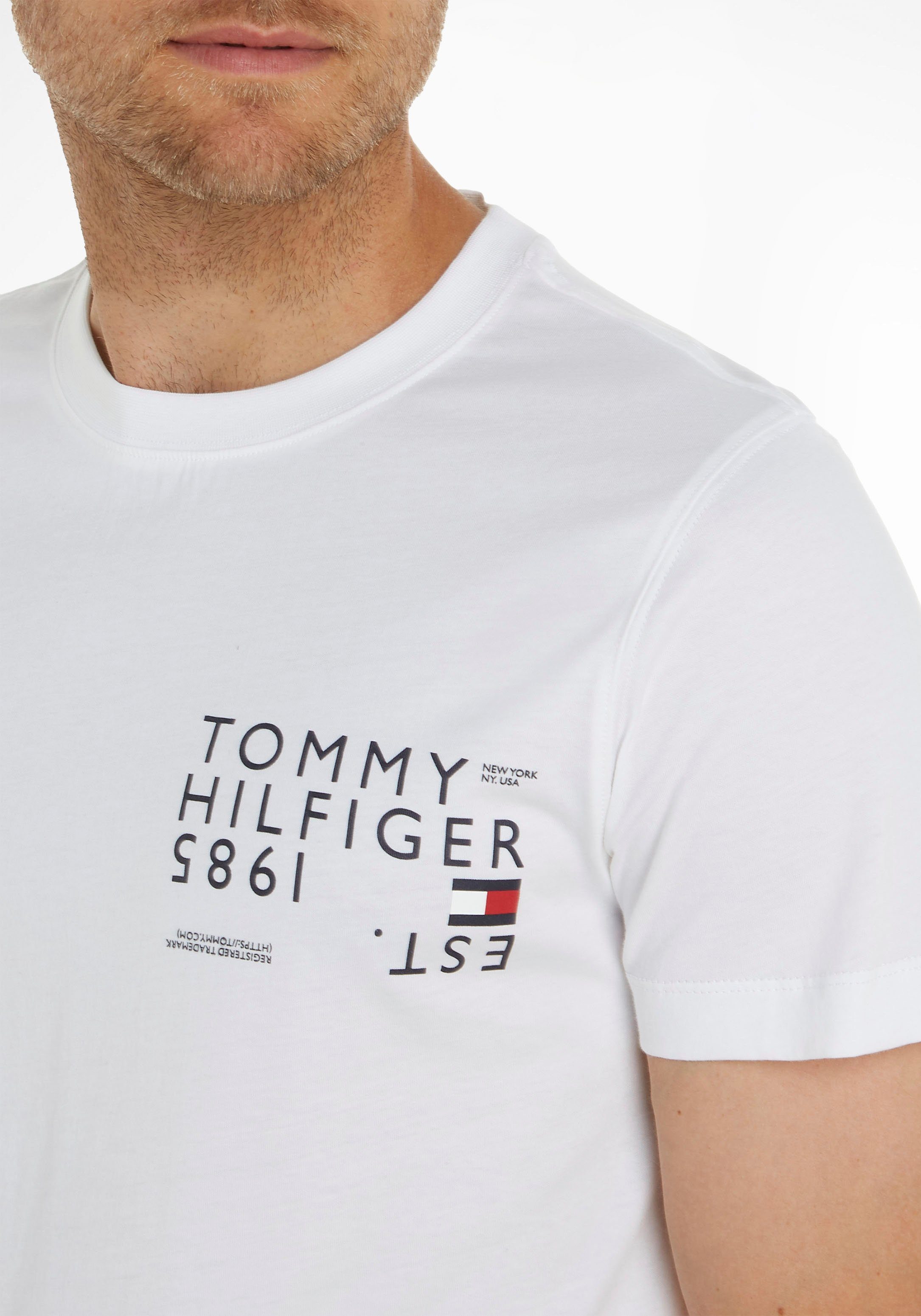 Tommy Hilfiger Rundhalsshirt BACK Rücken dem BRAND LOVE auf TEE mit TH-Aufdruck großem White