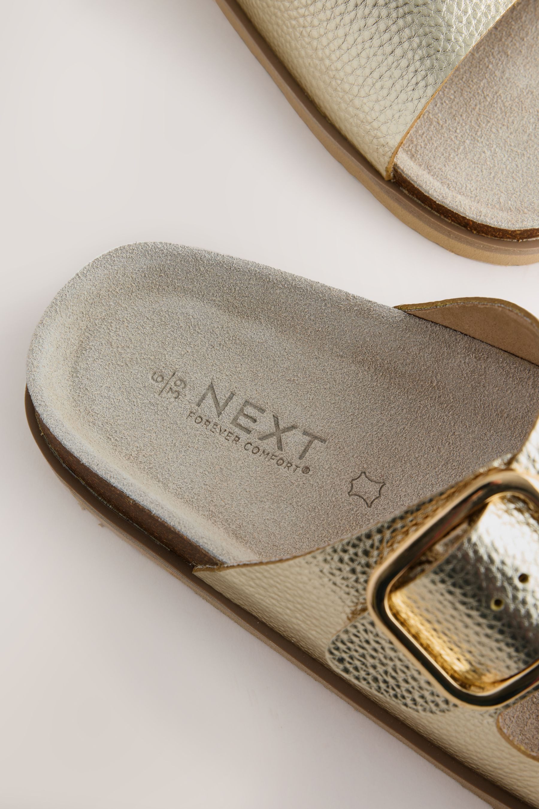 Next Forever Comfort® Fußbettsandalen mit zwei Riemen Sandale (1-tlg)