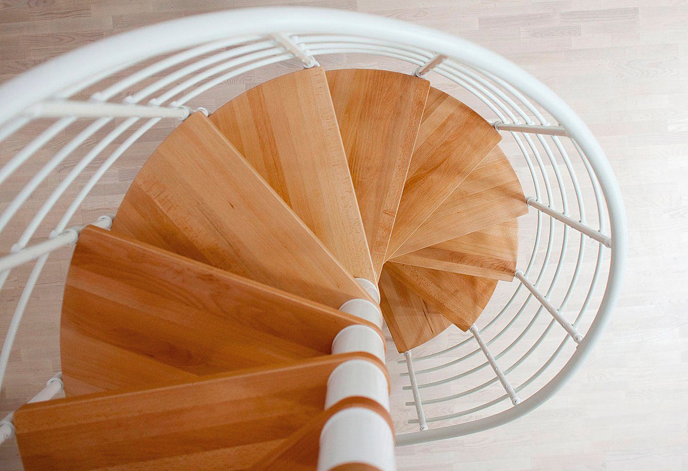 Dolle Spindeltreppe Oslo, für Geschosshöhen bis 276 cm, Stufen offen, Buche, Ø: 120 cm