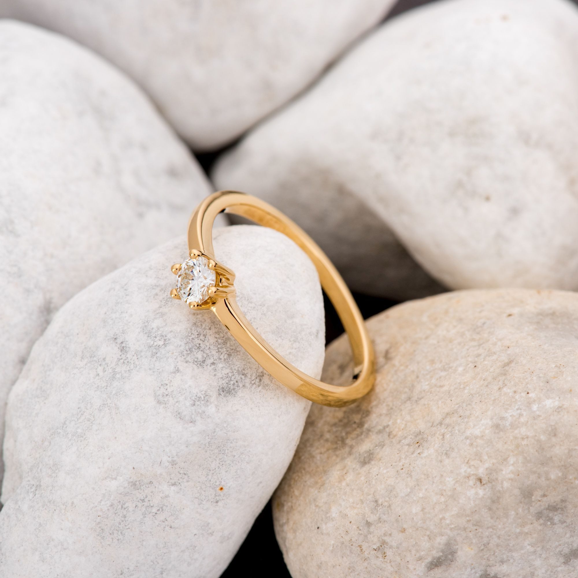 Orolino Fingerring Gold 750 mit natürlichem Brillant 0,25ct.