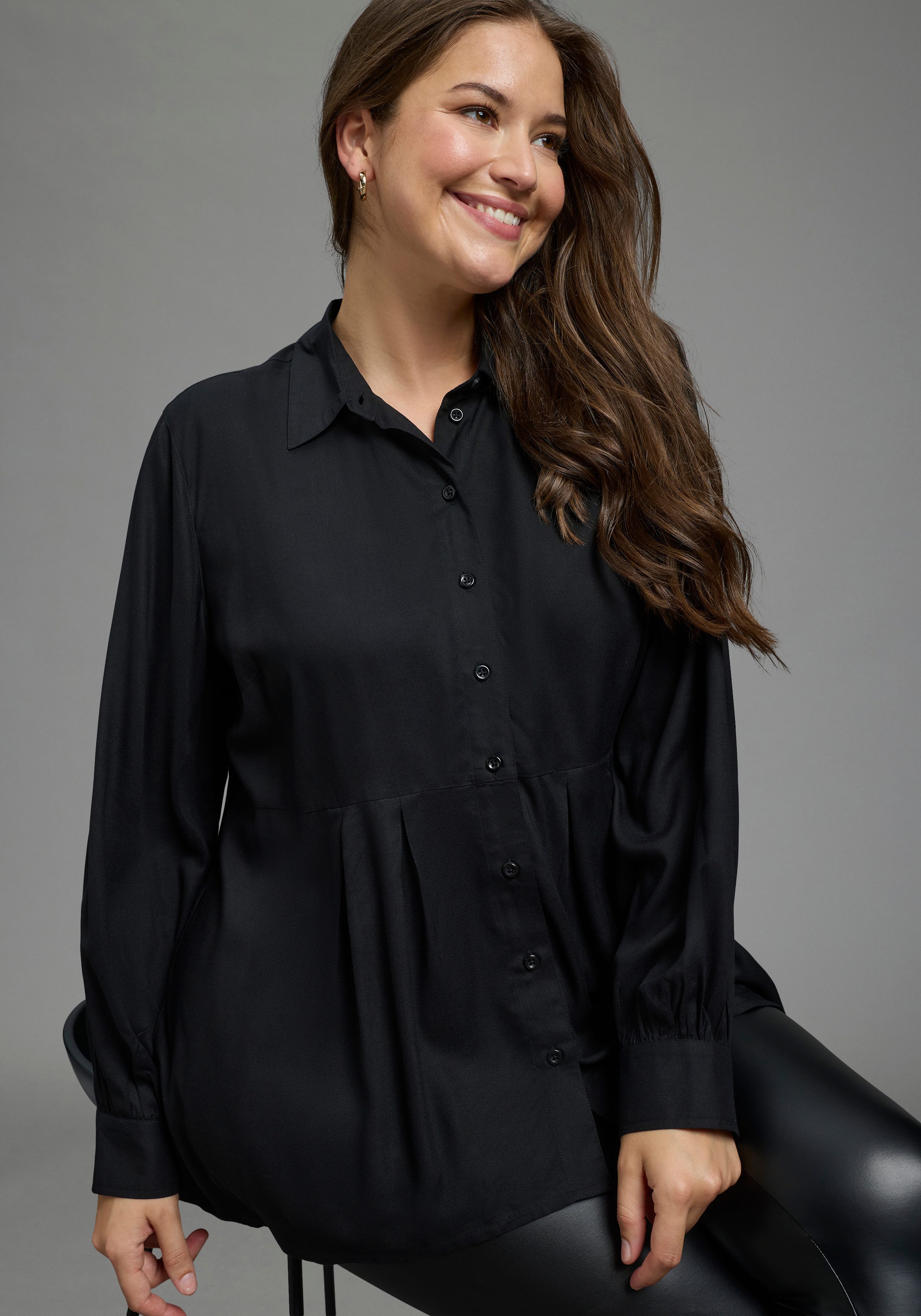 Laura Scott CURVE Longbluse Große Größen femininer Stil, aus Viskose, unifarbene Optik, mit Knöpfen. € 49,99, (€ 49,99 pro 1 Stk).