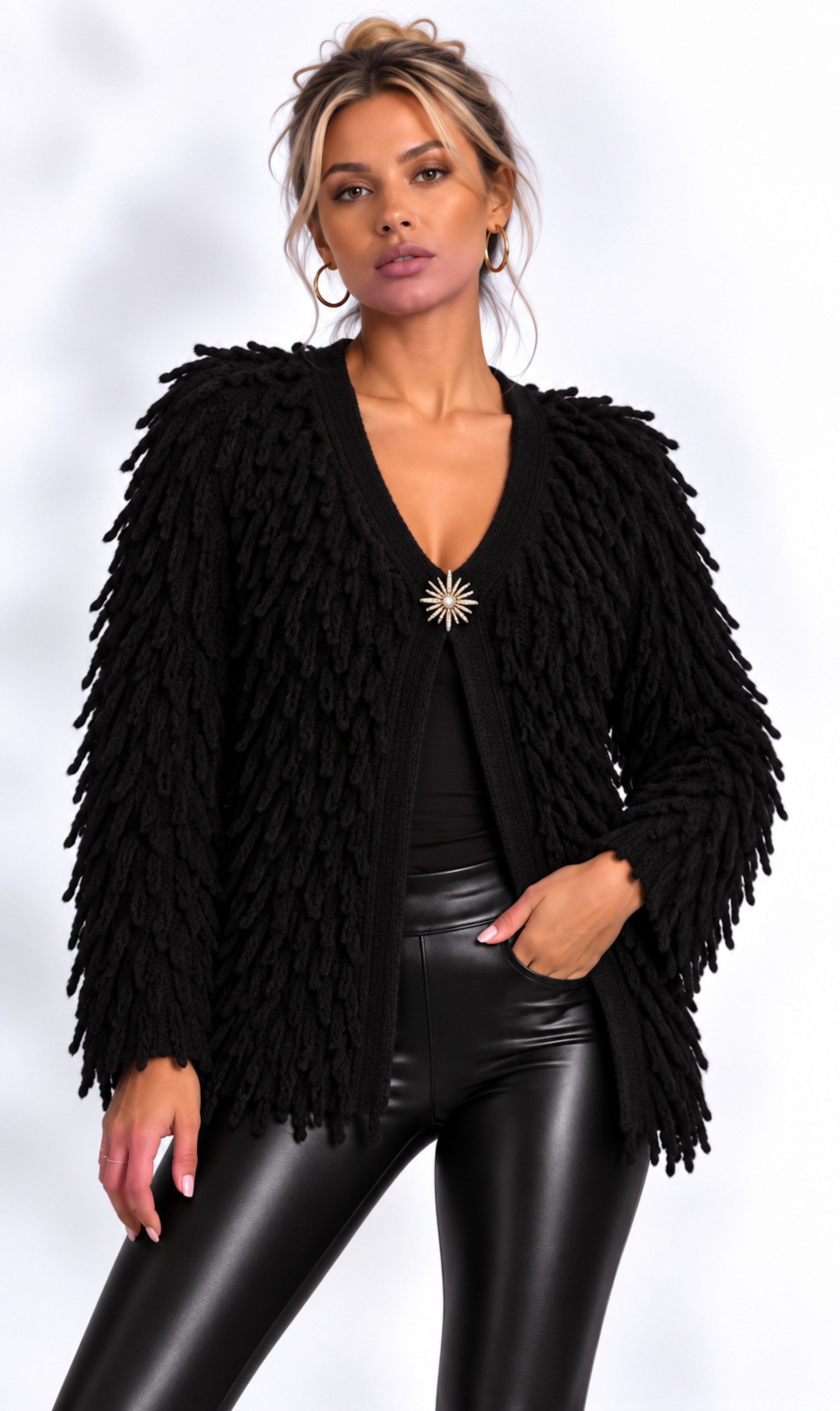 Worldclassca Cardigan WORLDCLASSCA Strickjacke Cardigan Fransen Strickpulllover mit Brosche Neue Kollektion - Stilvolle und gemütliche Strickmode für Damen
