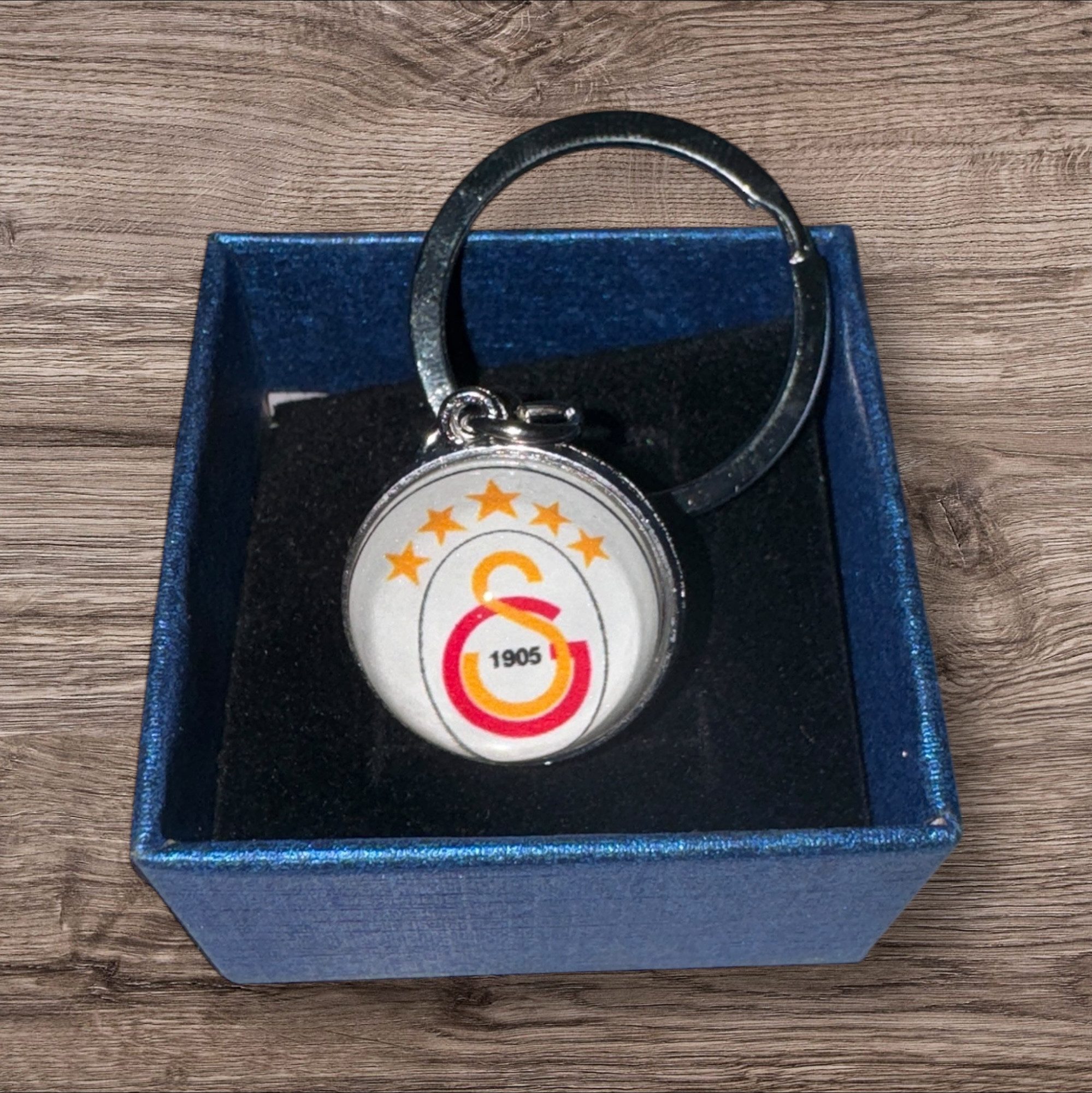 Stelby Schlüsselanhänger mit Gravur Galatasaray 5 Sterne Schlüsselanhänger 3D mit Geschenkbox (Weihnachtsgeschenk, Geburtstagsgeschenk, Valentinstaggeschenk, Gr – Bild 4 von 5