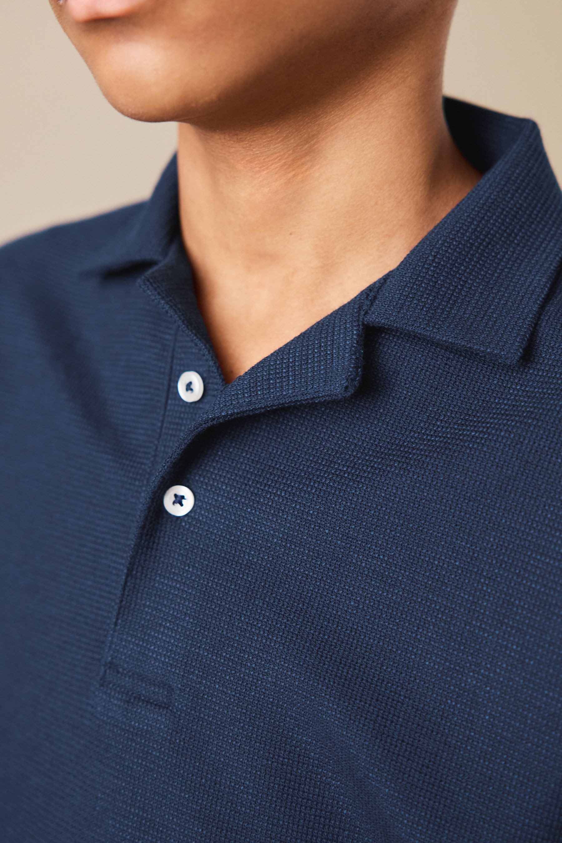 Next Shirt & Shorts Kurzärmeliges, strukturiertes Poloshirt + Shorts (2-tlg) – Bild 5 von 5