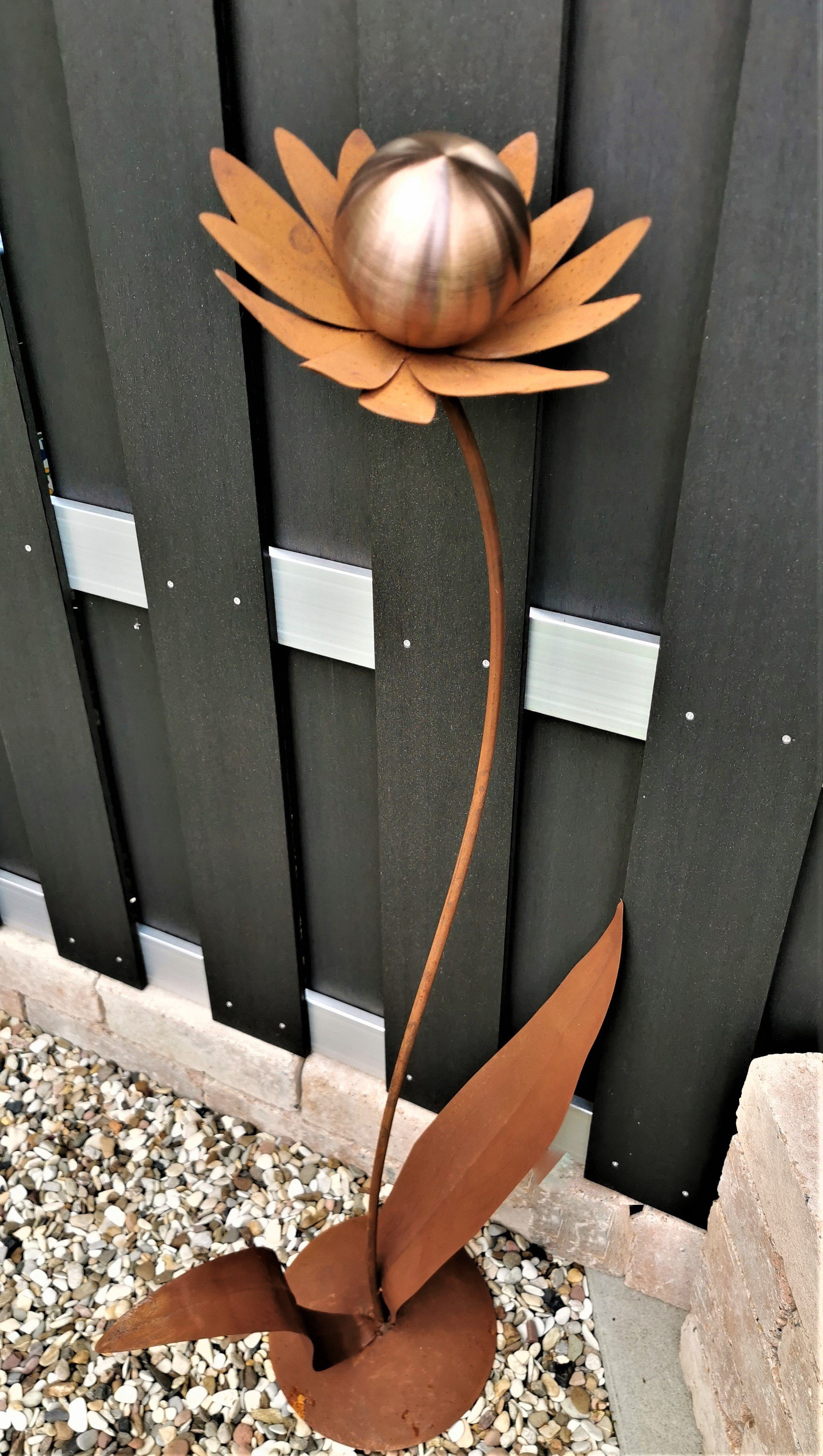 Jürgen Bocker Garten-Ambiente Gartenstecker Skulptur Blume Palermo Corten 120 cm Kugel golden rose matt Cortenstahl Garten