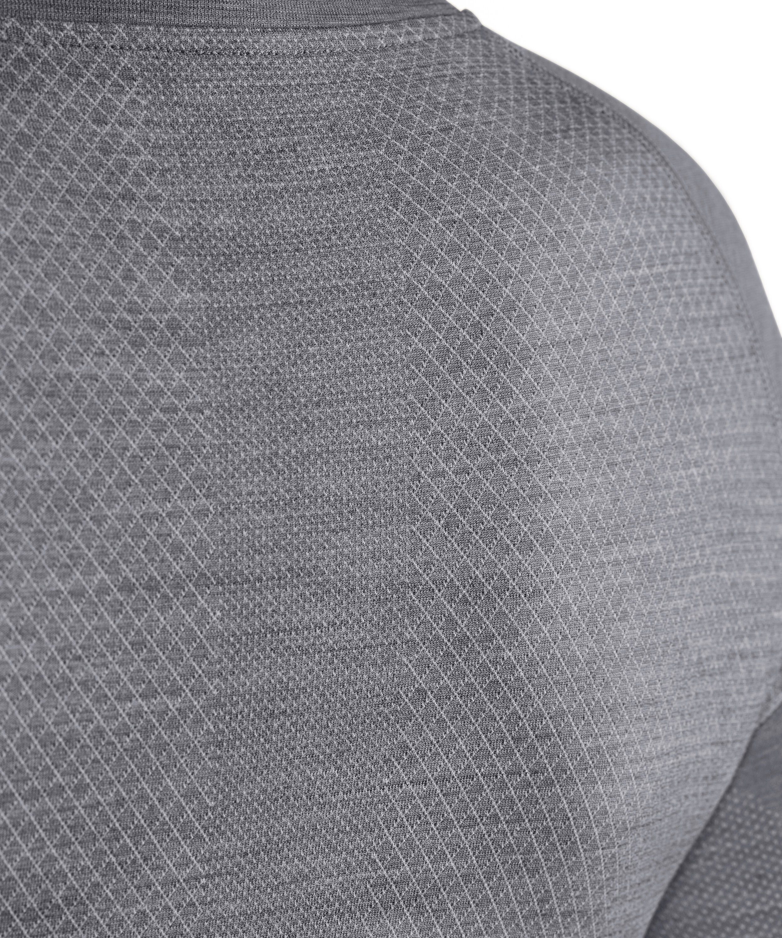 FALKE Funktionsshirt FALKE Langarmshirt Wool-Tech Light (1-tlg., 1) aus Merinowolle für warme bis kalte Temperaturen
