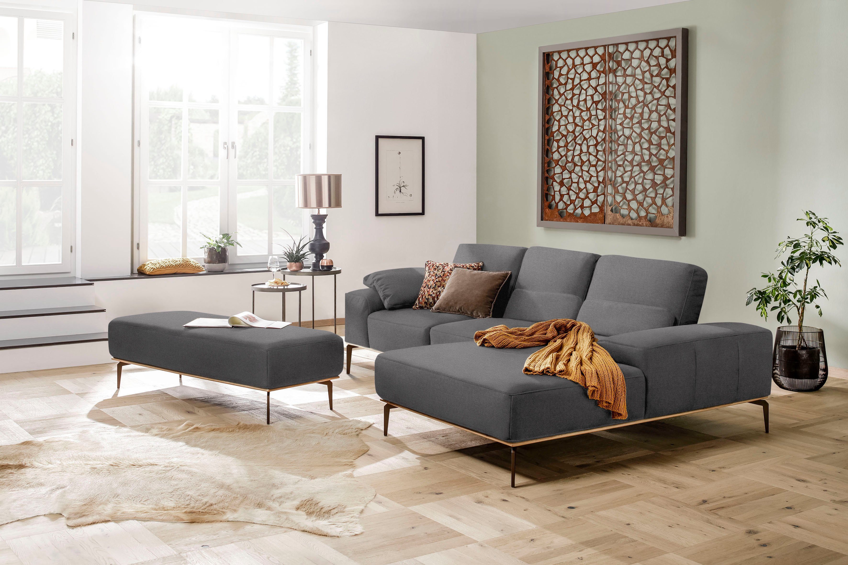 W.SCHILLIG Ecksofa run, Designsofa mit tollem Sitzkomfort, bequem, L-Form, mit Holzsockel, Füße in Bronze pulverbeschichtet, Breite 279 cm