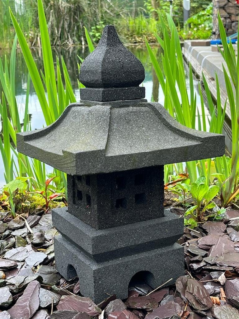 Laterne Gata Oki Lavastein Gartenfigur – Lavastein Naturprodukt mit leichten Einschüssen III, ein IDYL