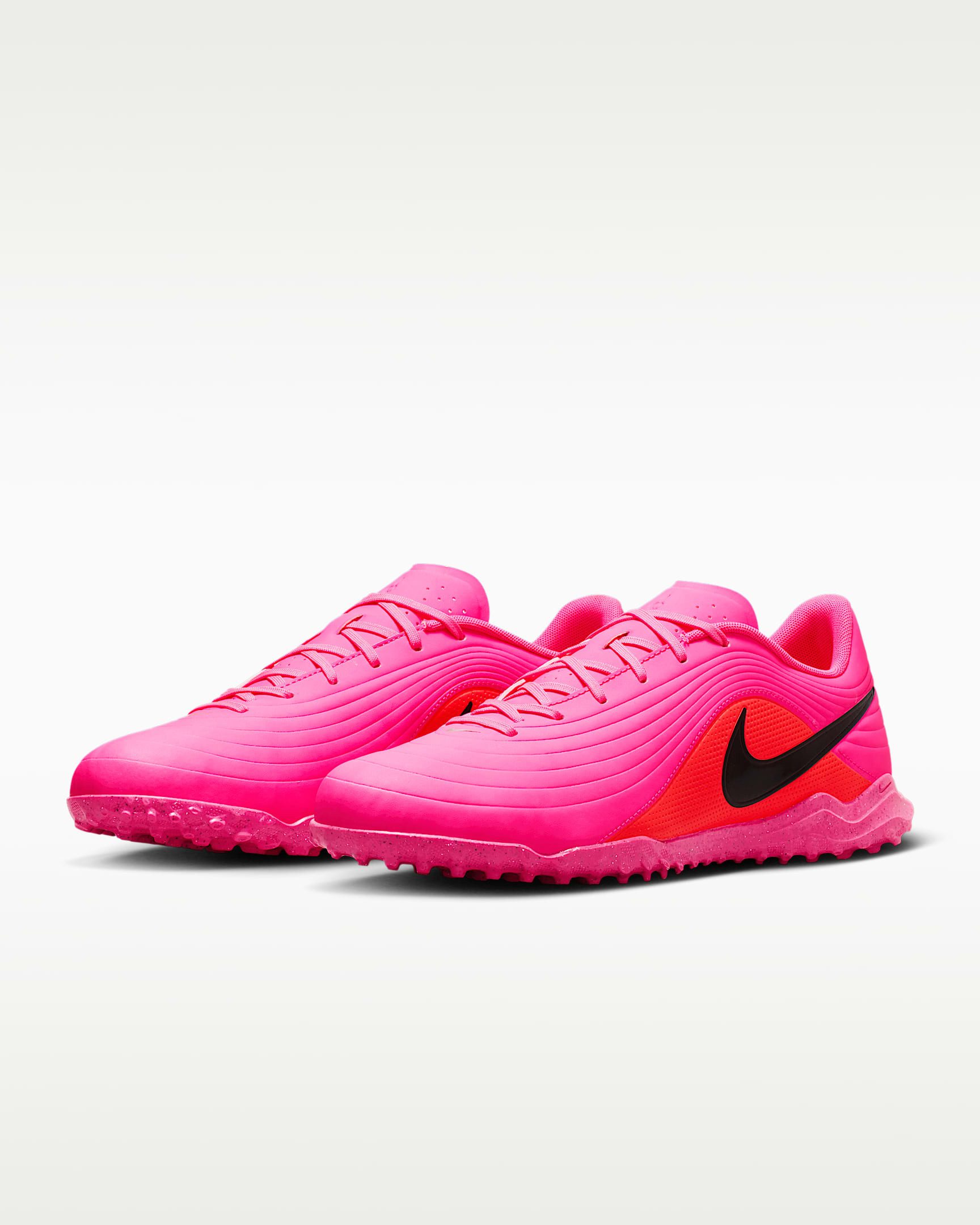 Nike TIEMPO MAESTRO CLUB TF T Fußballschuh Ideal für den Einsatz auf kurzen Kunstrasenplätzen