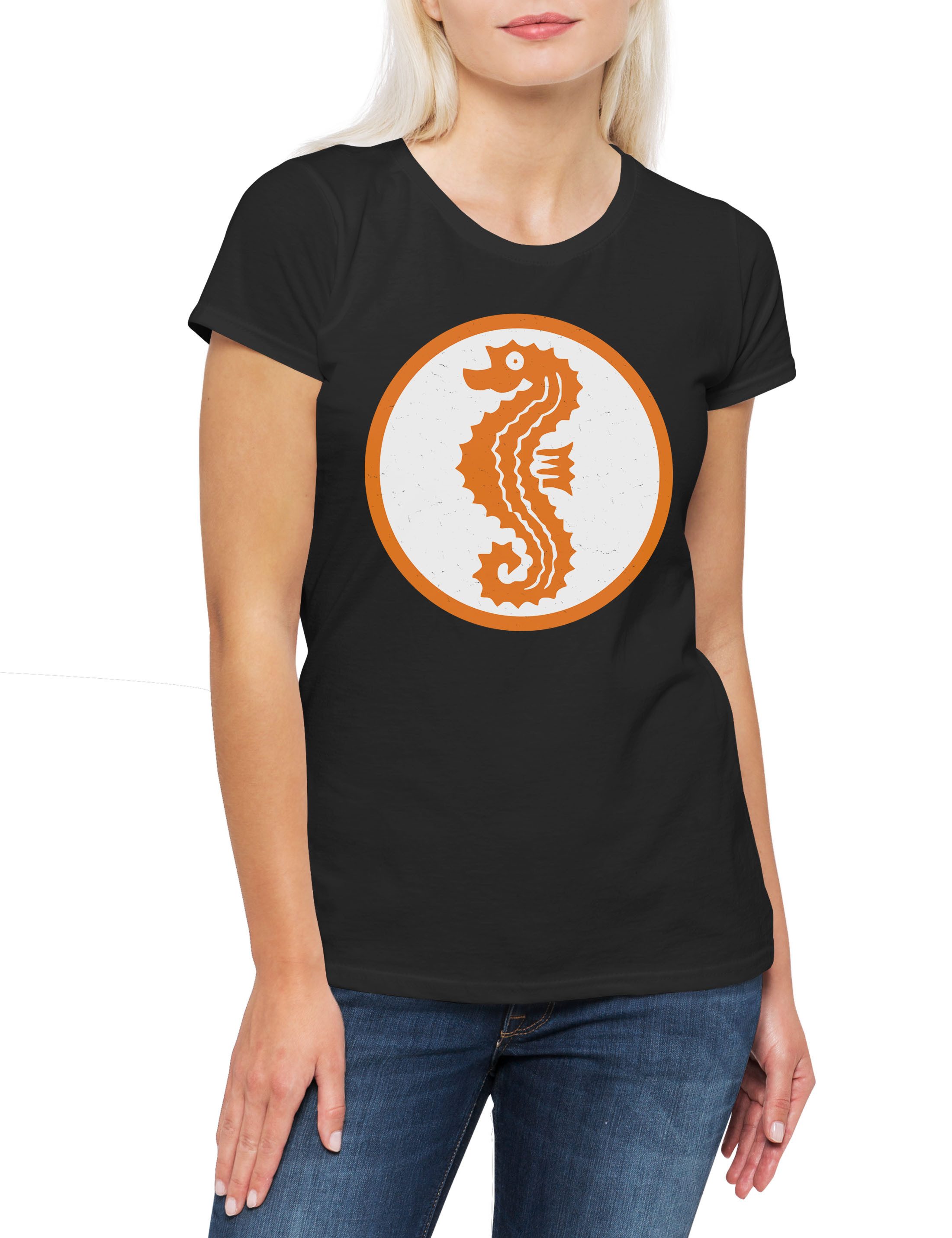 Urban Backwoods Print-Shirt Schwimmabzeichen Damen T-Shirt Sea Horse Seepferdchen Seahorse (1-tlg) Abzeichen Schwimmlehrer Swimming Teacher