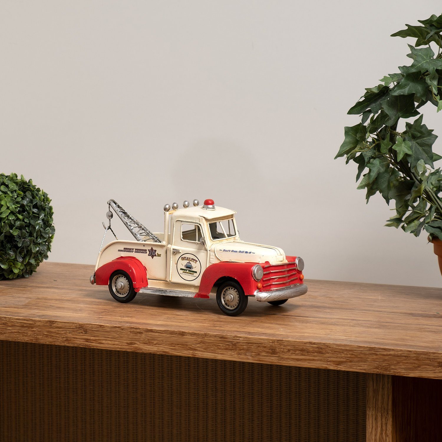 Moritz Dekofigur Blech-Deko Auto Abschleppfahrzeug weiß rot, Polyresin Figu günstig online kaufen