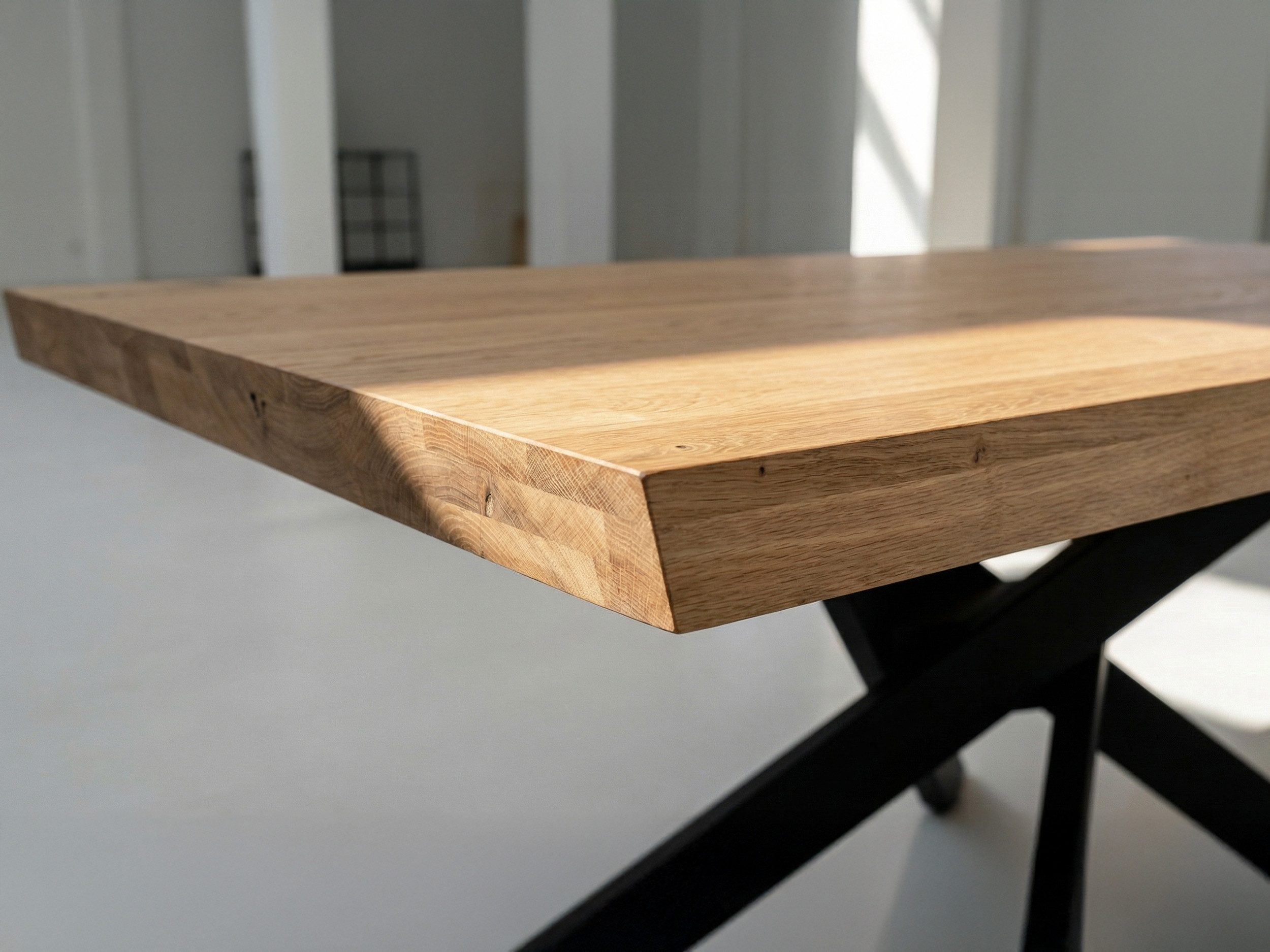 Massivart® Esstisch Wildeiche massiv geölt / 60 mm Platte / 180/200/220 / AHUS, Massivholztisch · Metallgestell · Schweizer Kante · Industrial-Look