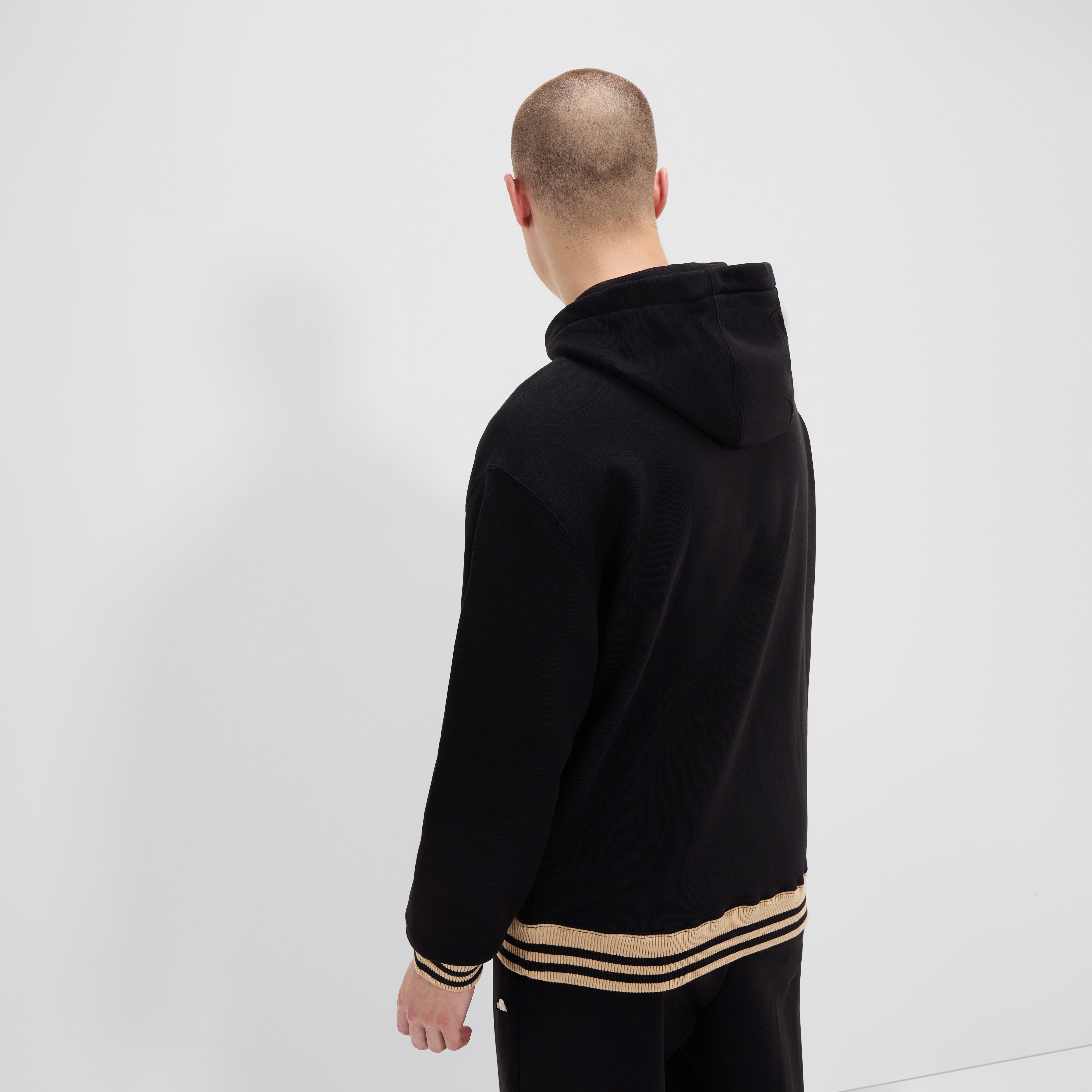 Ellesse Kapuzensweatshirt HAZZO OH HOODY aus Baumwolle und Polyester, erhältlich in den Größen XS bis XXL