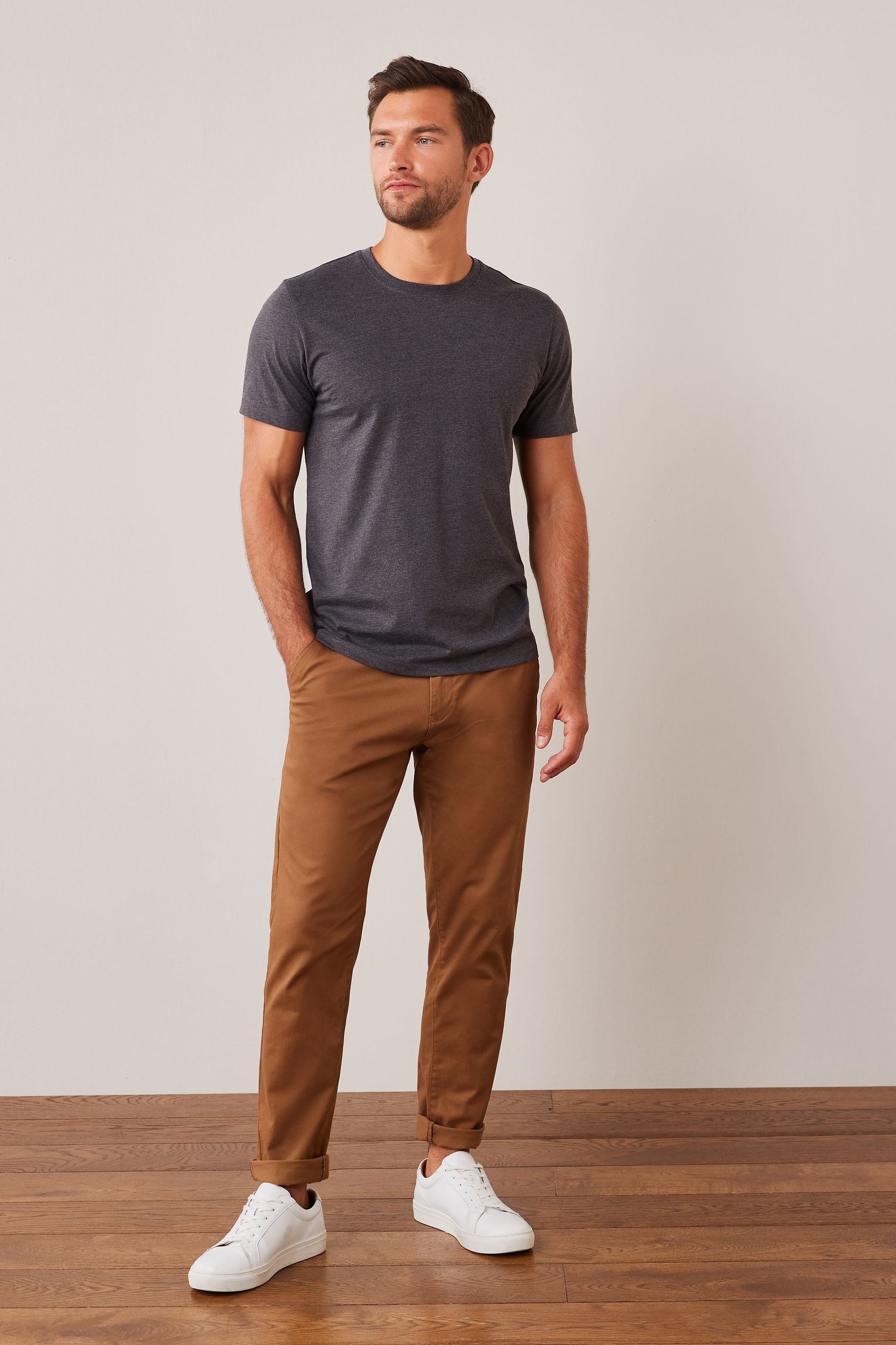 Next T-Shirt Essential Regular Fit Rundhals-T-Shirt (1-tlg)