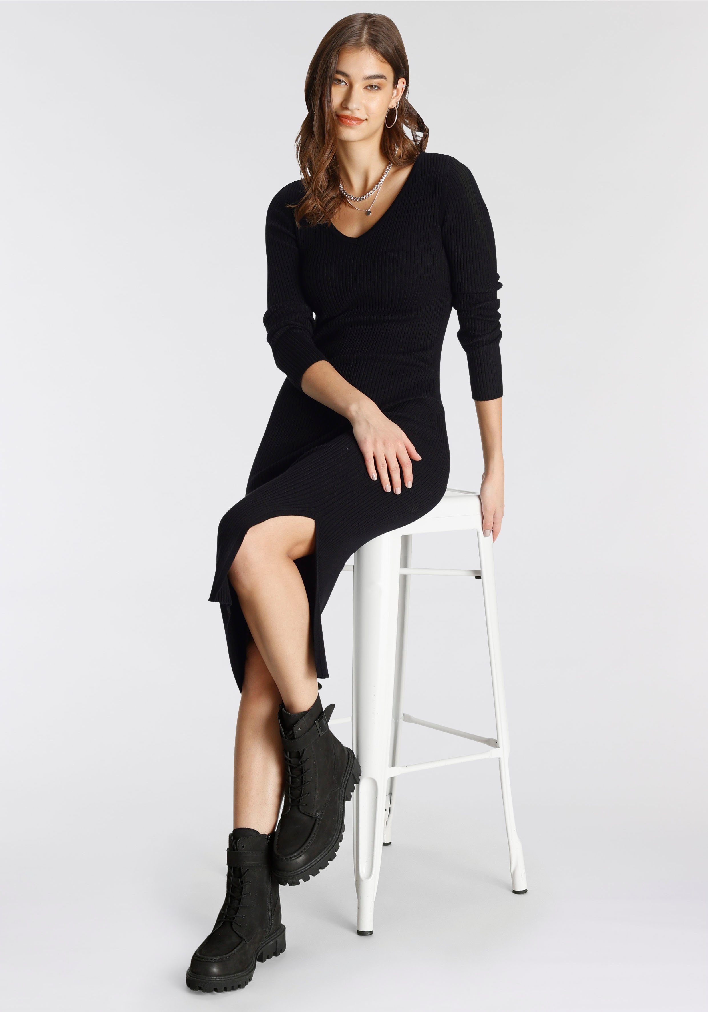 AJC Strickkleid in Midilänge mit seitlichem Schlitz und Vneck