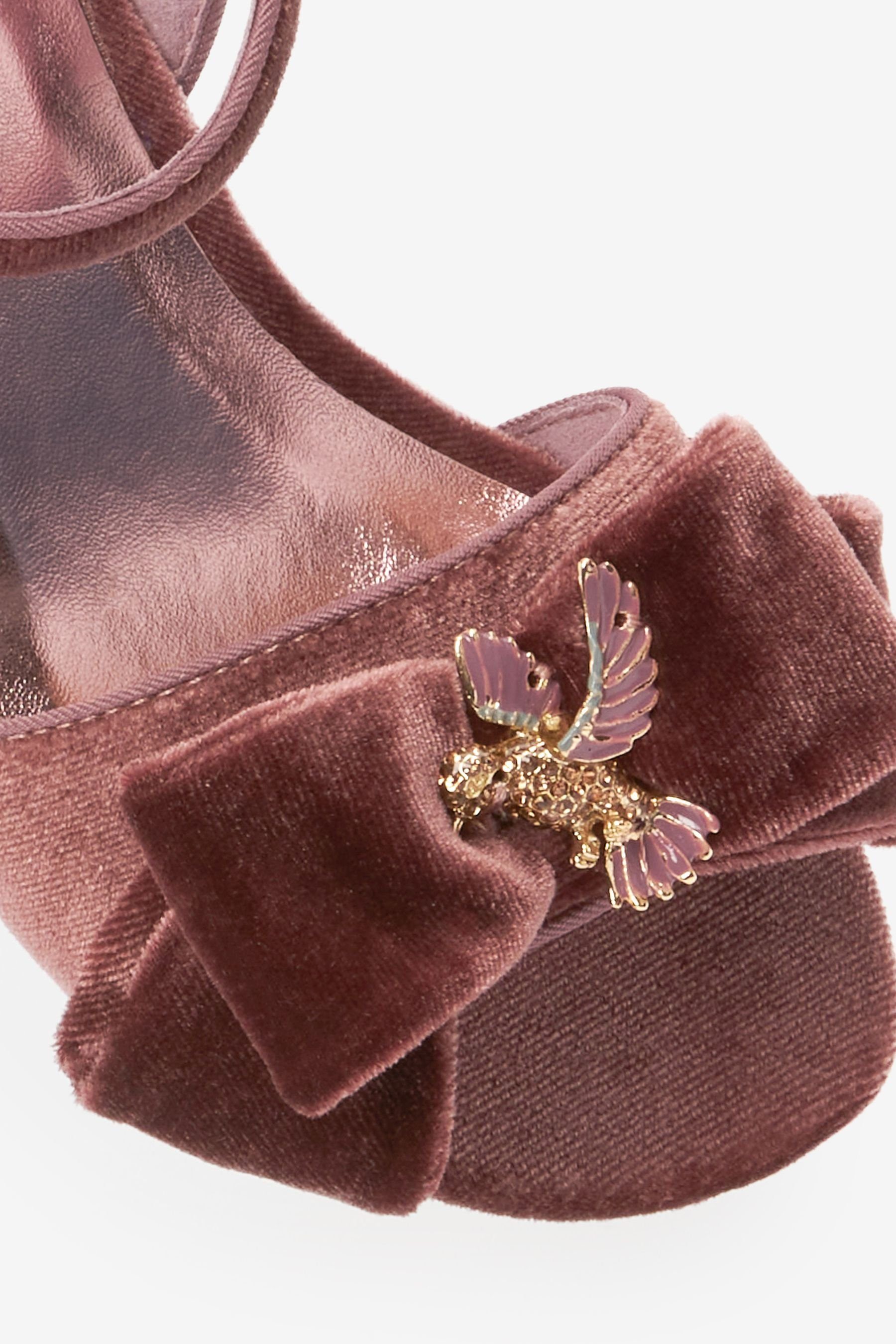 Next Festliche Absatzschuhe Brooch Purple Jewelled Sandale (1-tlg) Mauve Velvet